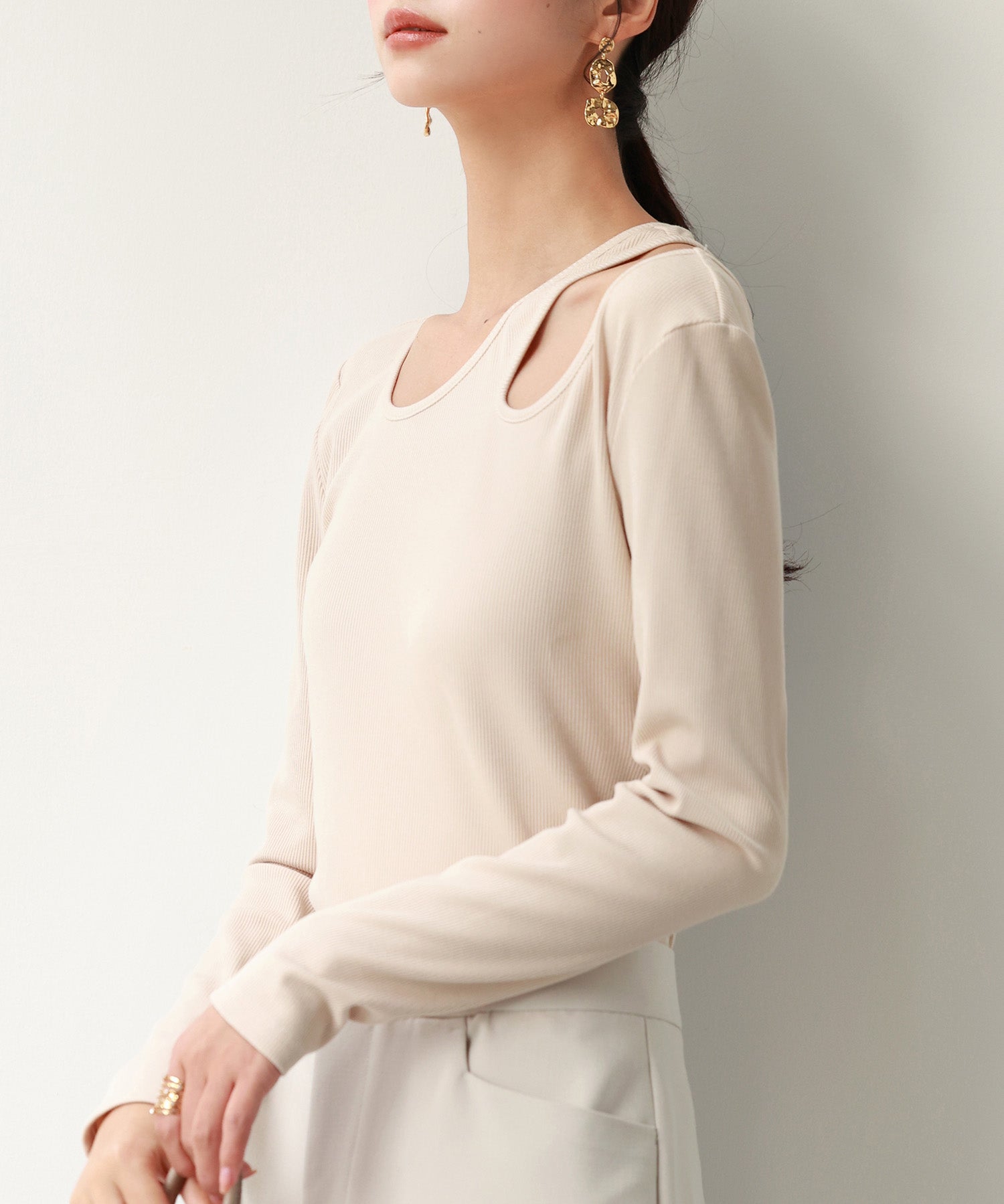 カットアウトリブカットソートップスsdp0120 ベージュ