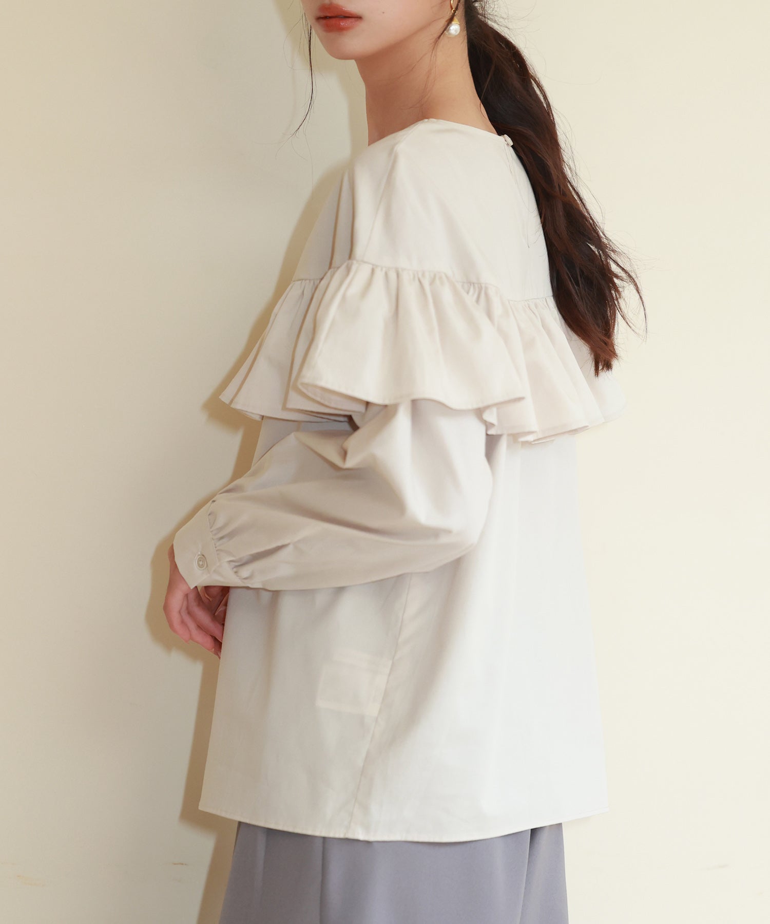 ケープ風フリルクルーネックブラウスsdp0121 ベージュ