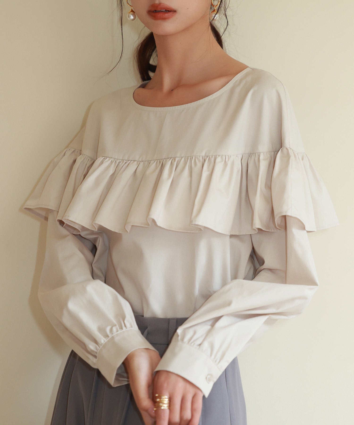 ケープ風フリルクルーネックブラウスsdp0121 ベージュ