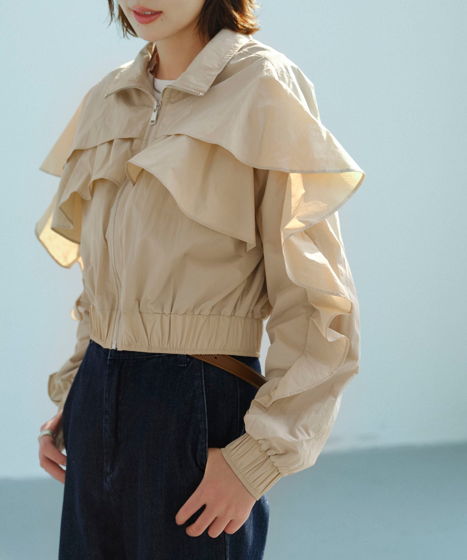 スタンドカラーフリルショート丈ブルゾンsdp0171 ベージュ