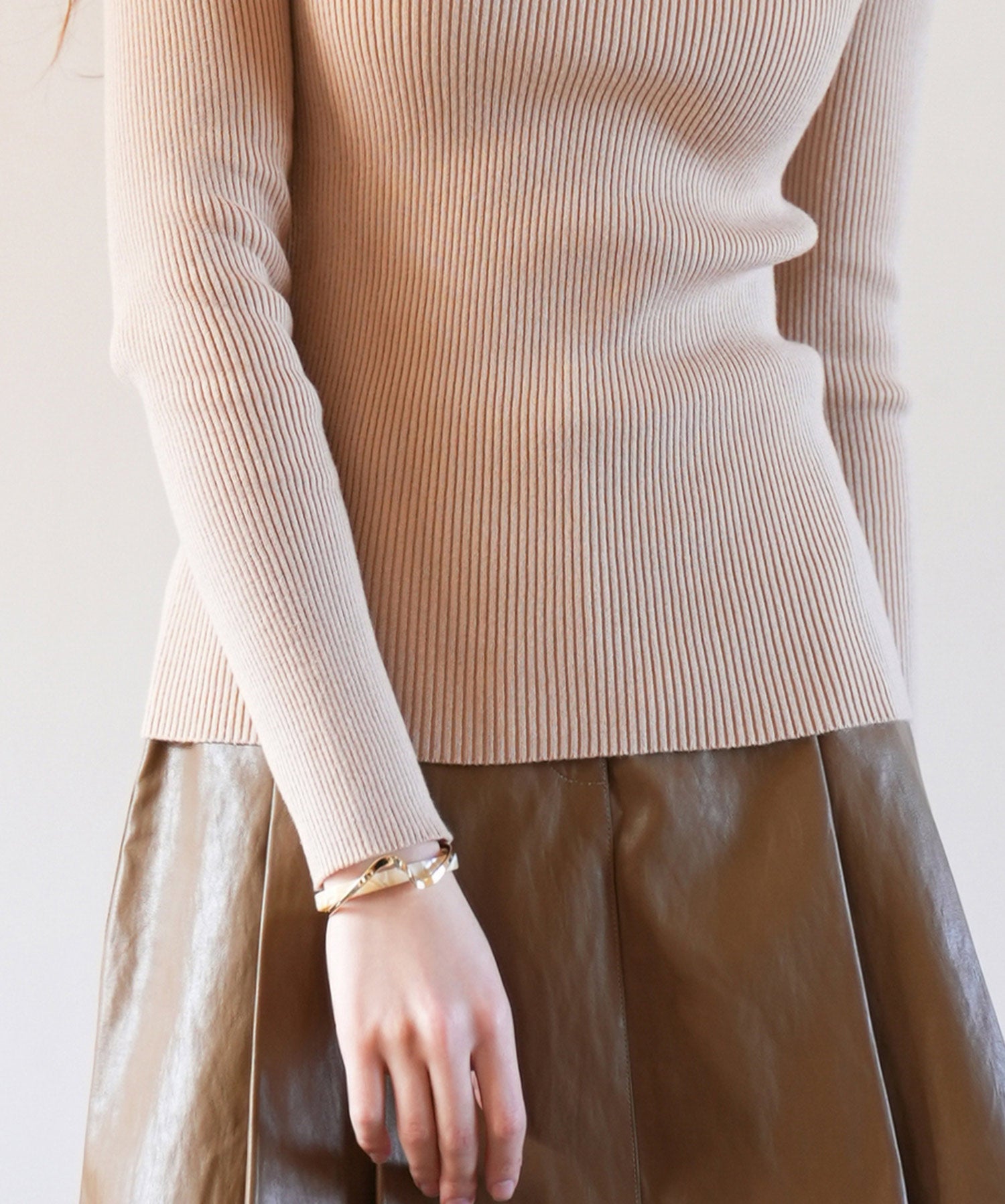 イレギュラーネックニットプルオーバーsdpxyf7042 ベージュ