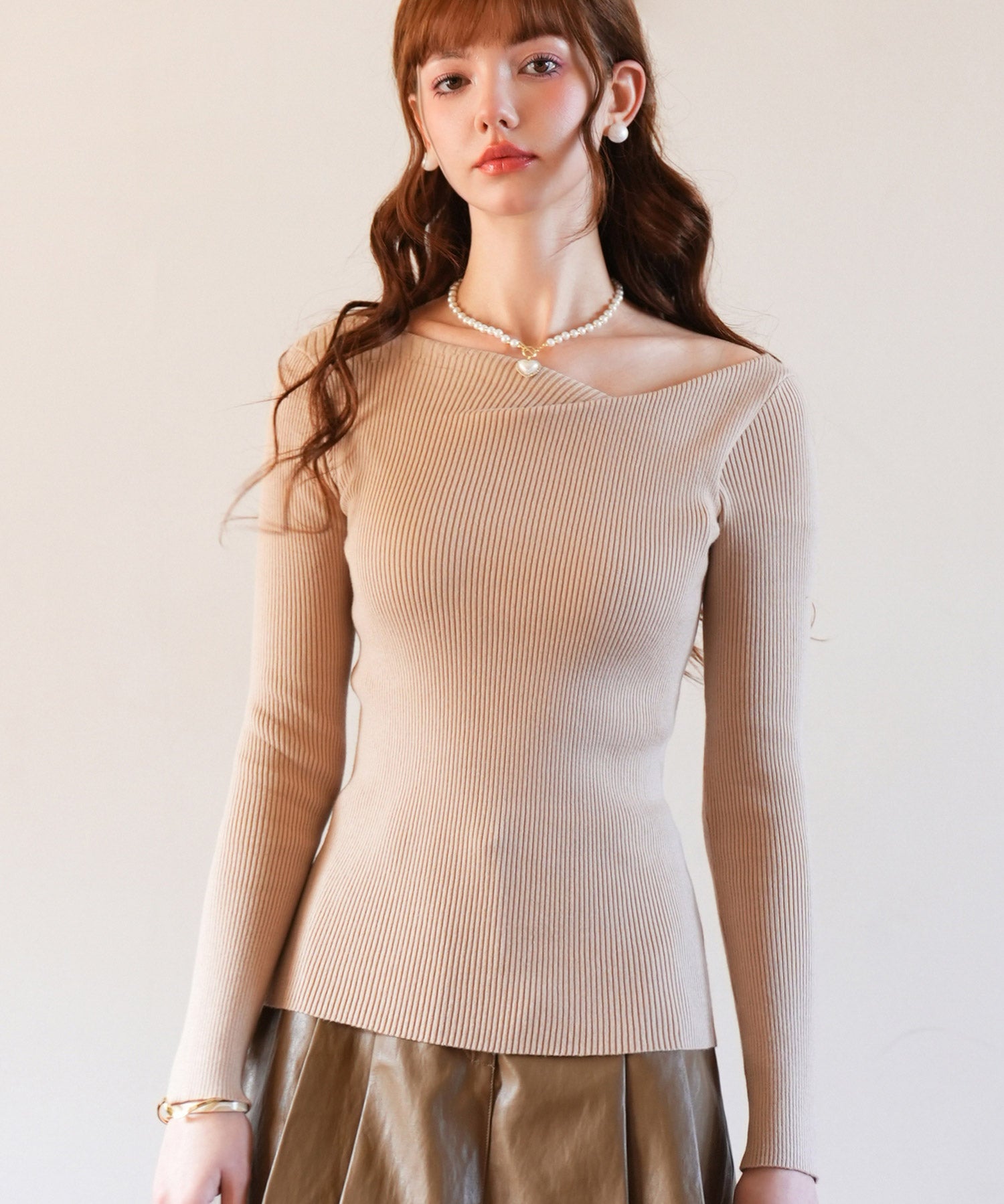 イレギュラーネックニットプルオーバーsdpxyf7042 ベージュ