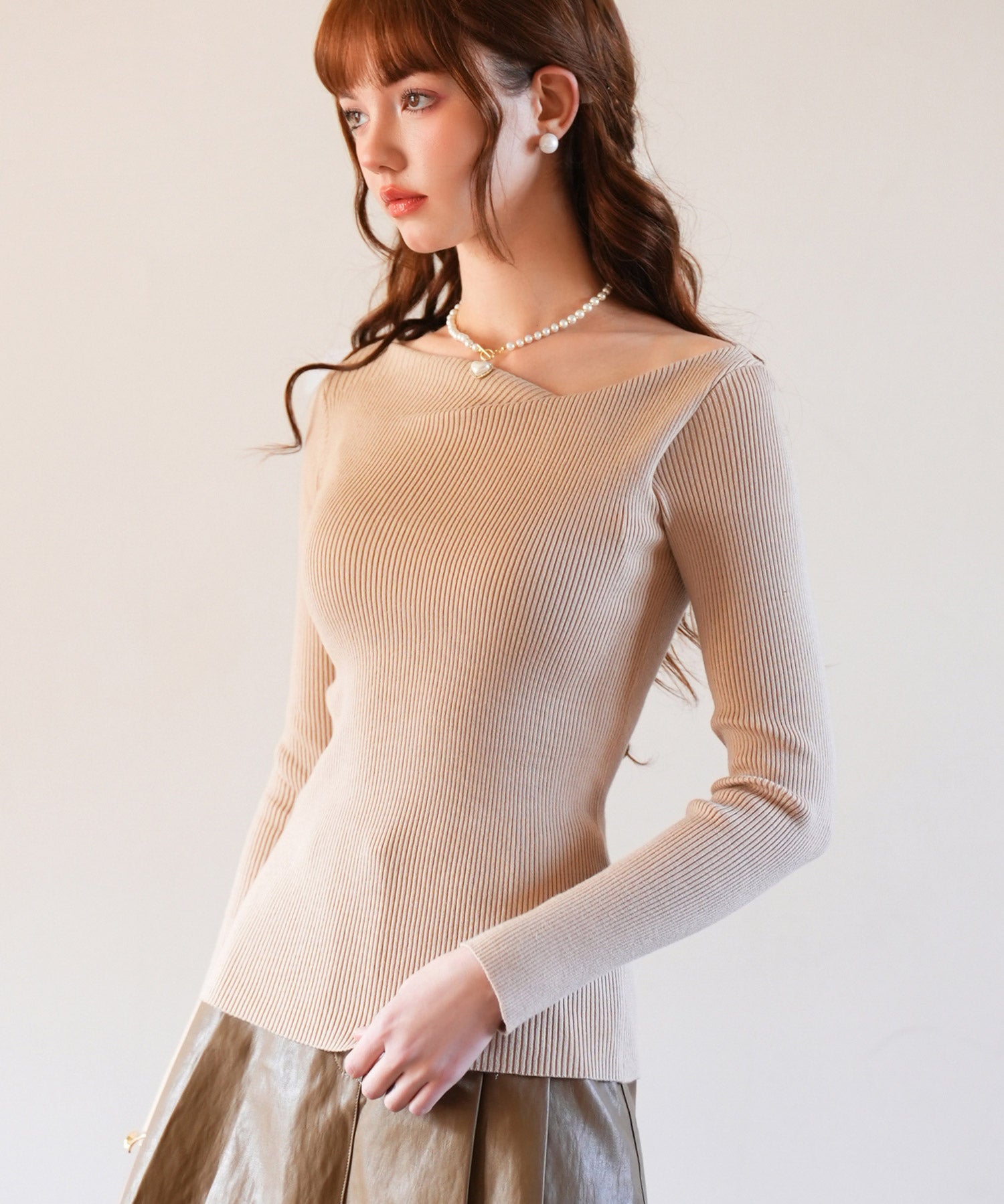 イレギュラーネックニットプルオーバーsdpxyf7042 ベージュ