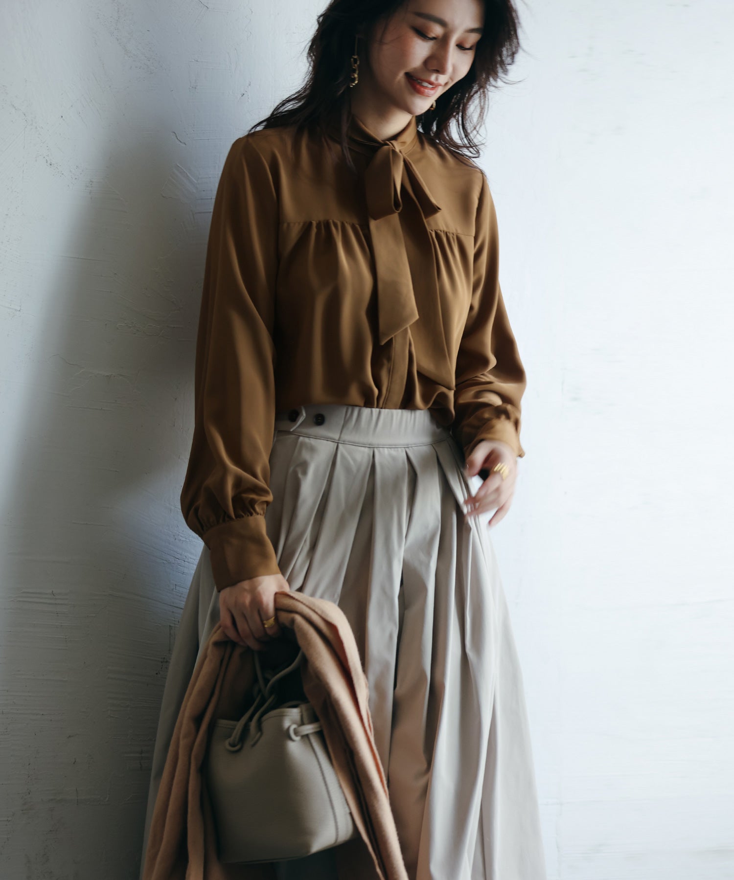 リボンタイシャーリングブラウスxyz265119 ブラウン