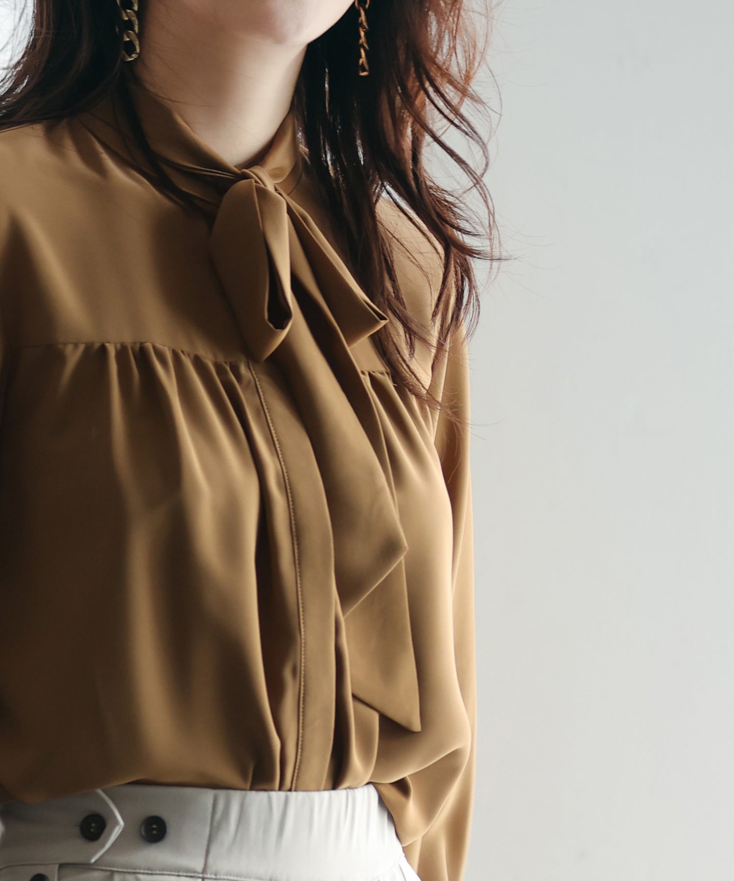 リボンタイシャーリングブラウスxyz265119 ブラウン