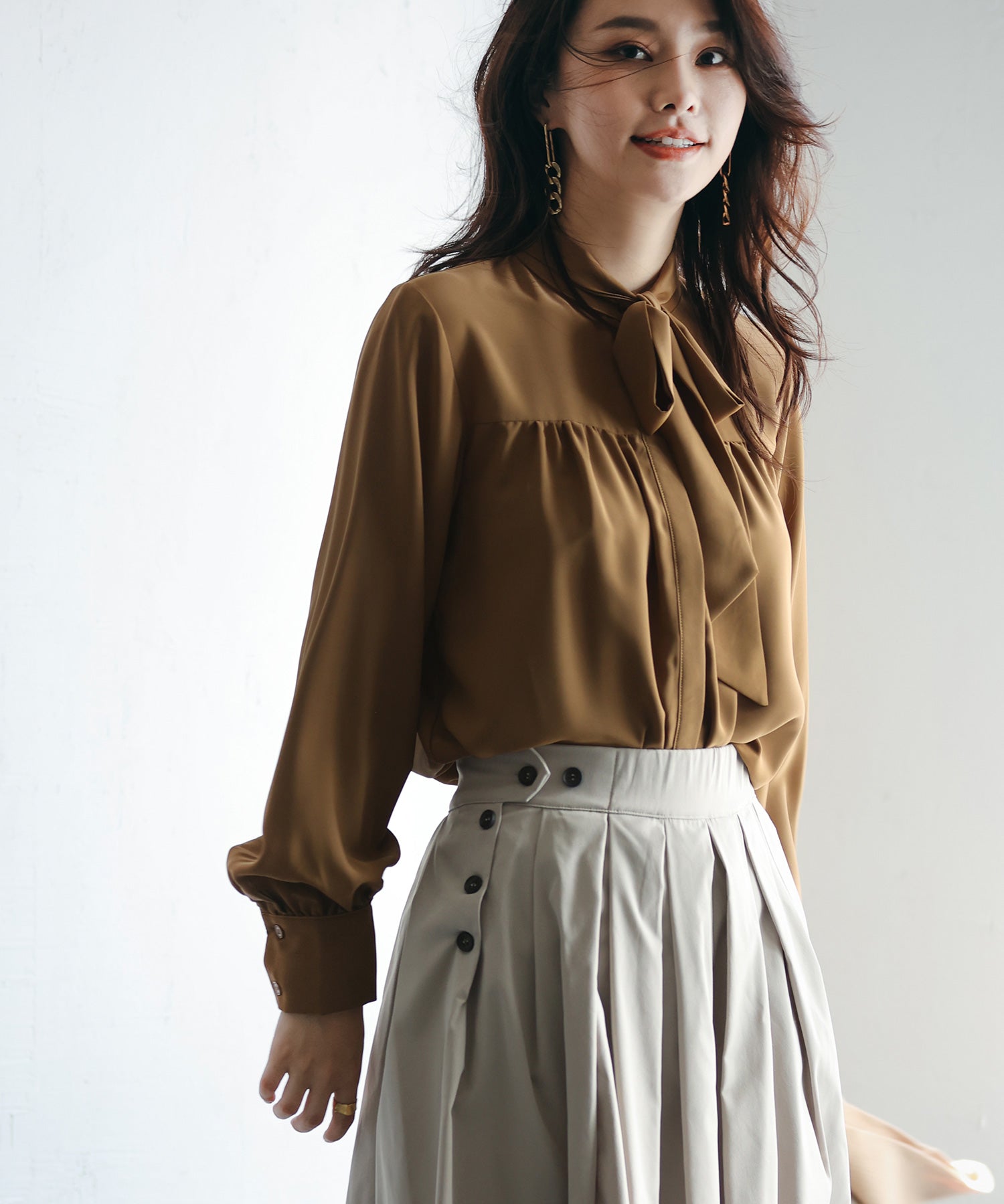 リボンタイシャーリングブラウスxyz265119 ブラウン
