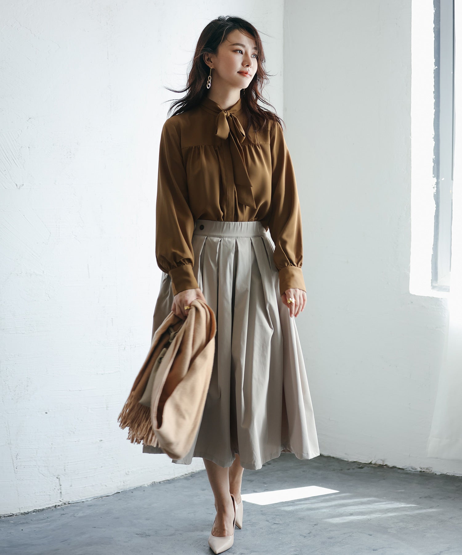 リボンタイシャーリングブラウスxyz265119 ブラウン