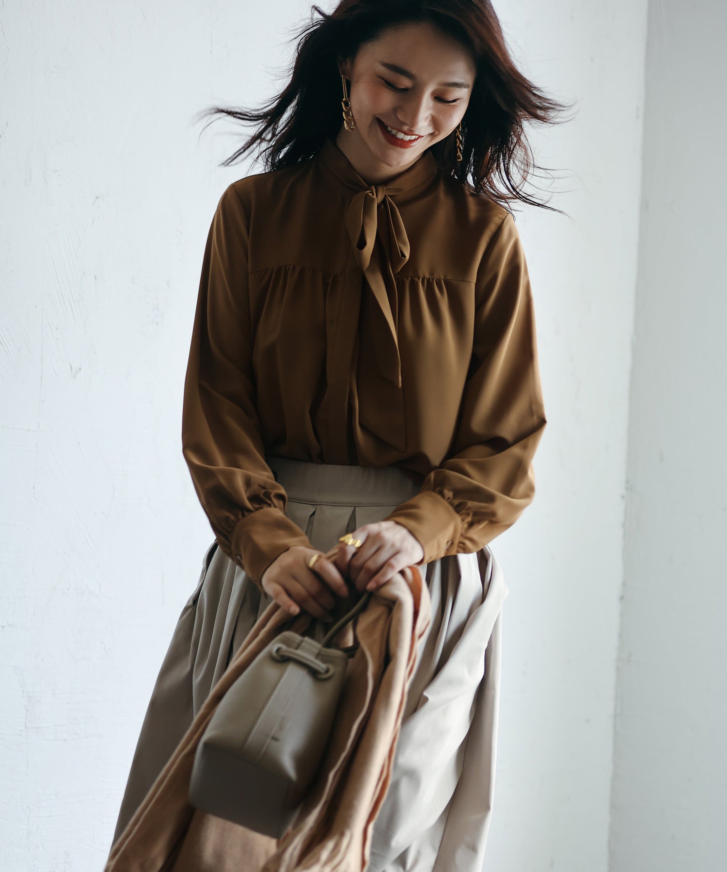 リボンタイシャーリングブラウスxyz265119 ブラウン