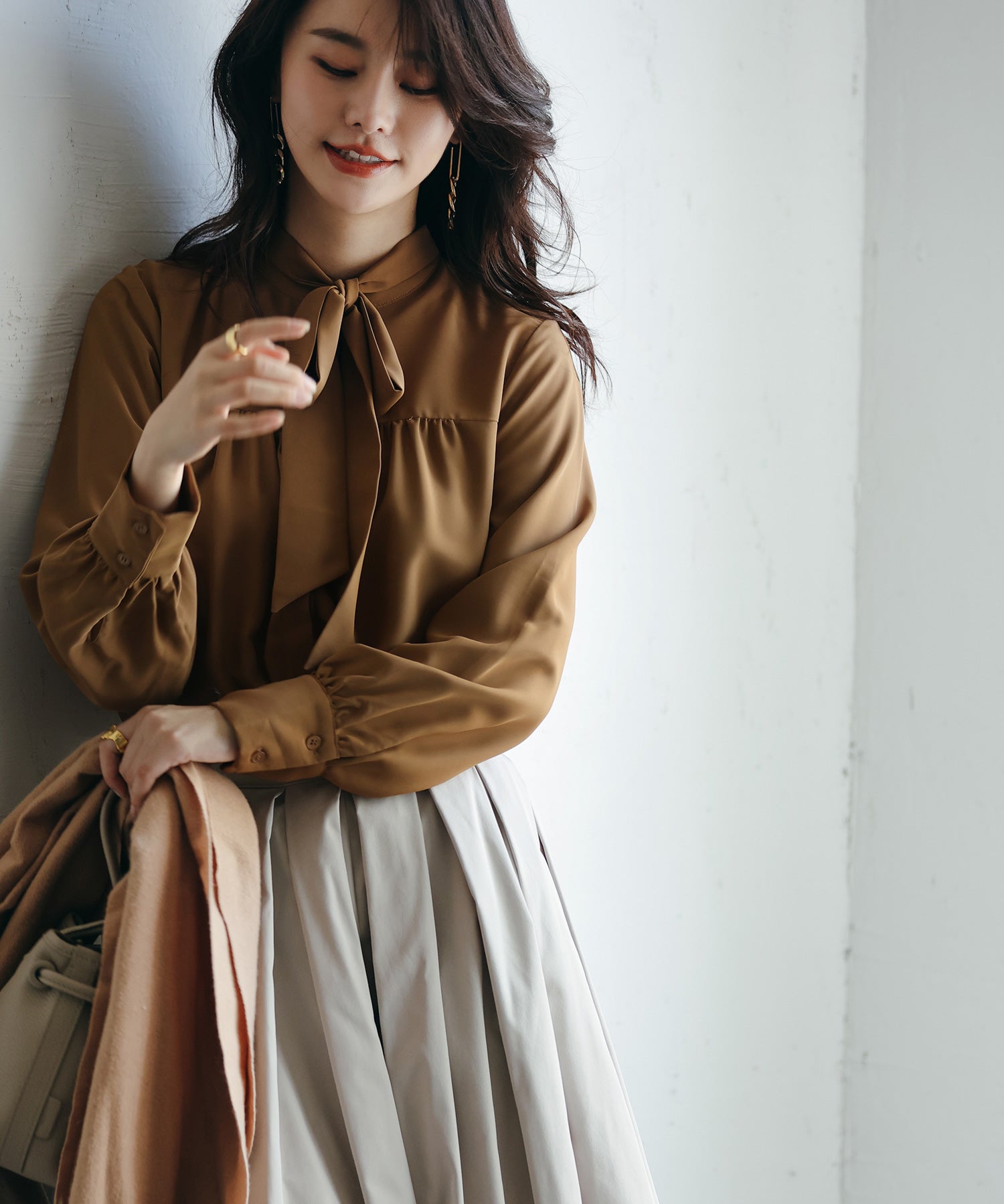 リボンタイシャーリングブラウスxyz265119 ブラウン