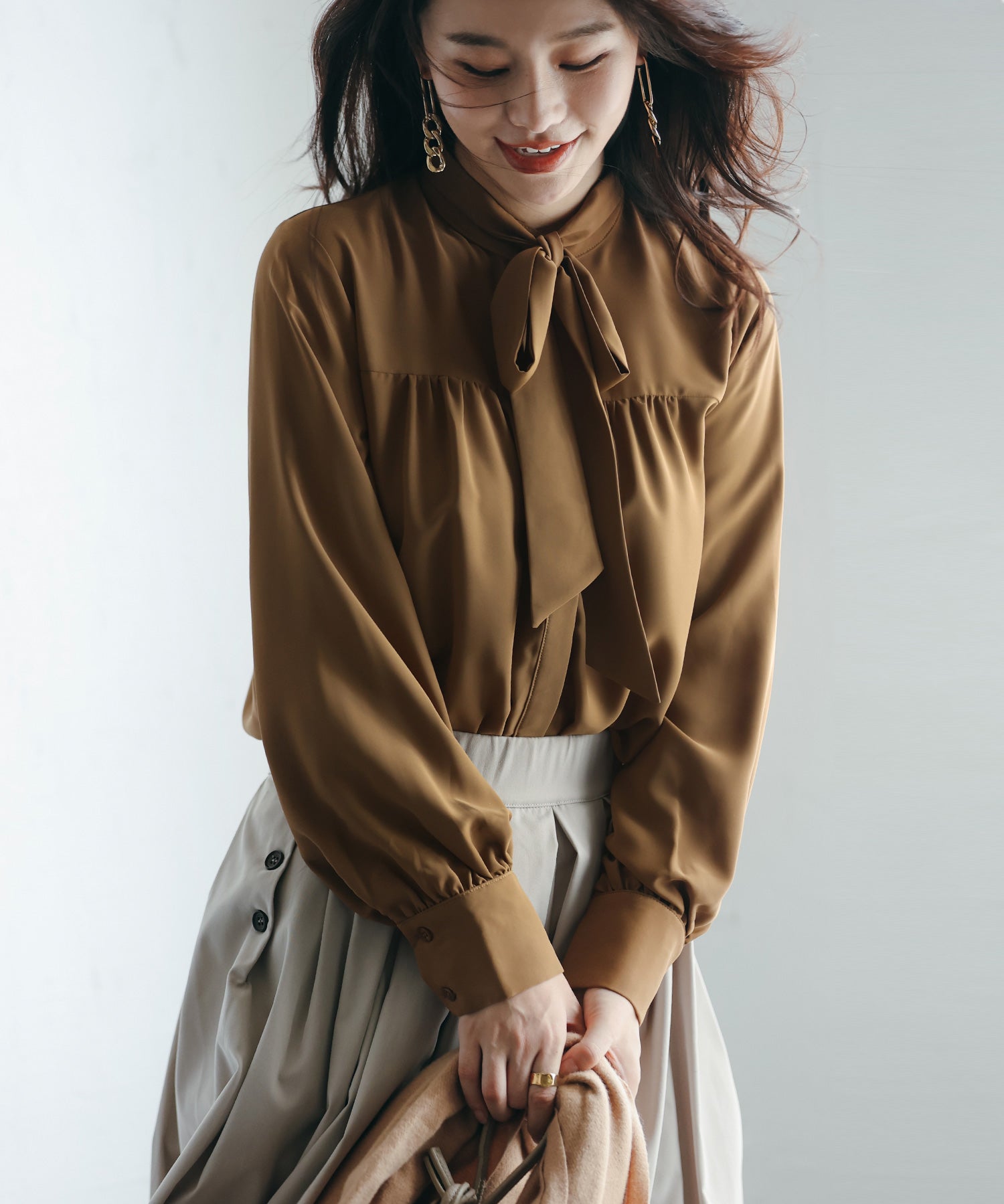 リボンタイシャーリングブラウスxyz265119 ブラウン