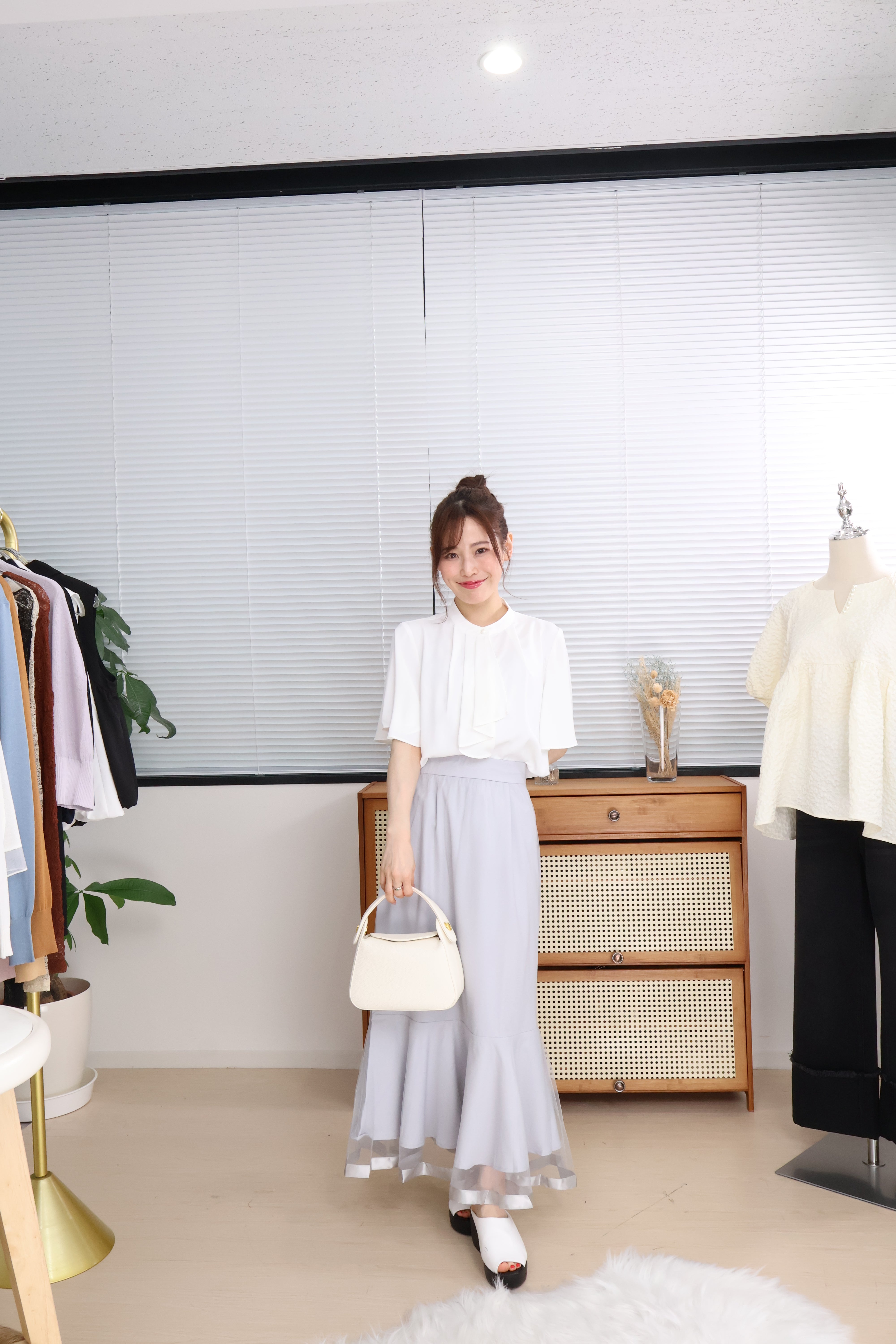 ◆幻◆ 希少新品 定価3万円 ADORE リネン風リボンベルト付きブラウス ◇幻◇ 希少新品 定価3万円 ADORE リネン風リボンベルト付きブラウス