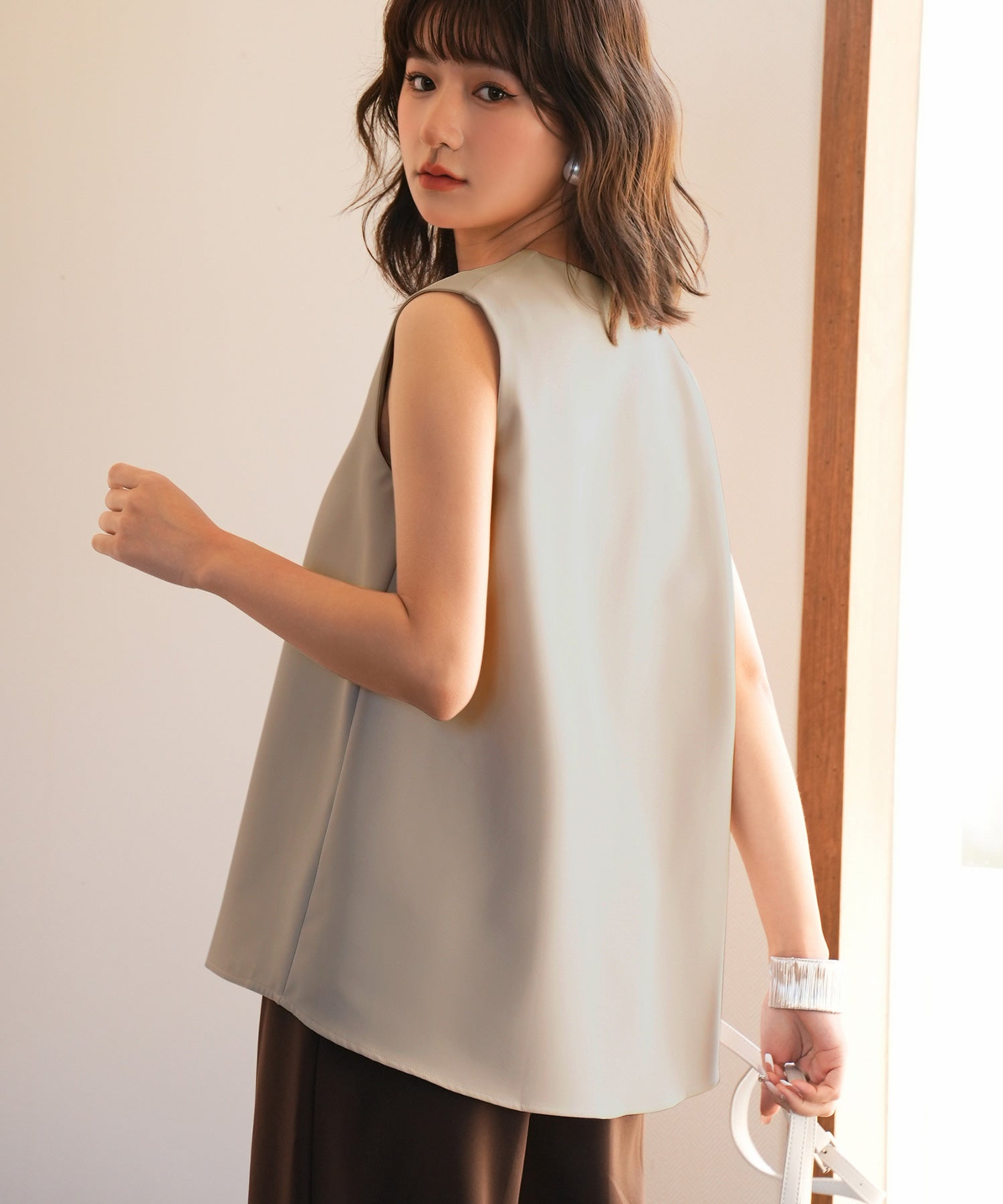 TONAL（トーナル）の「パールキーネックノースリブラウス