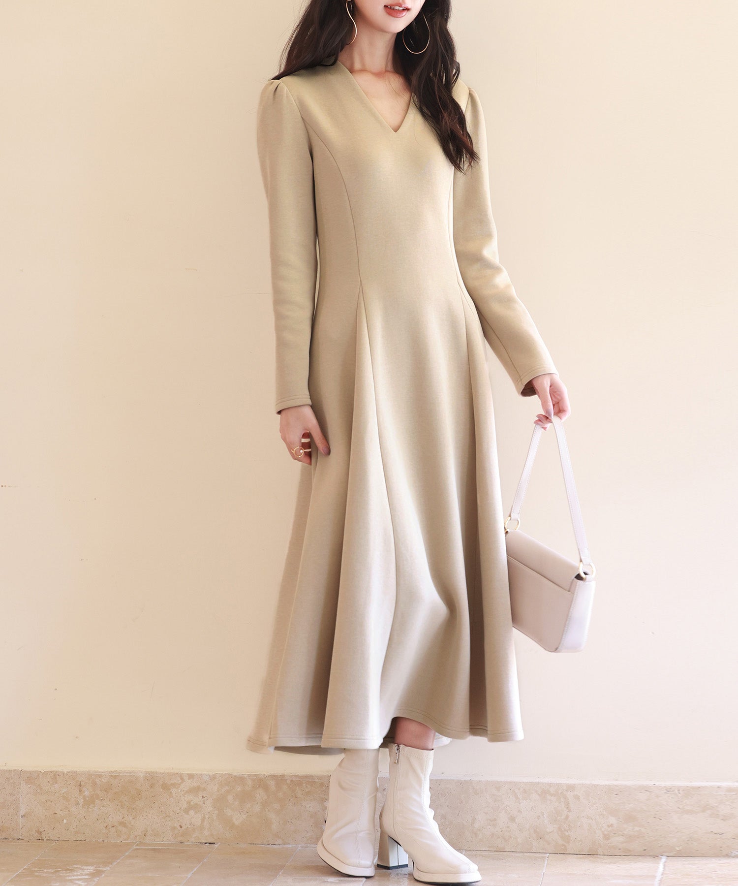 ポンチ素材Vネックゴアードワンピースsdp0177 ベージュ – [公式]SAISON