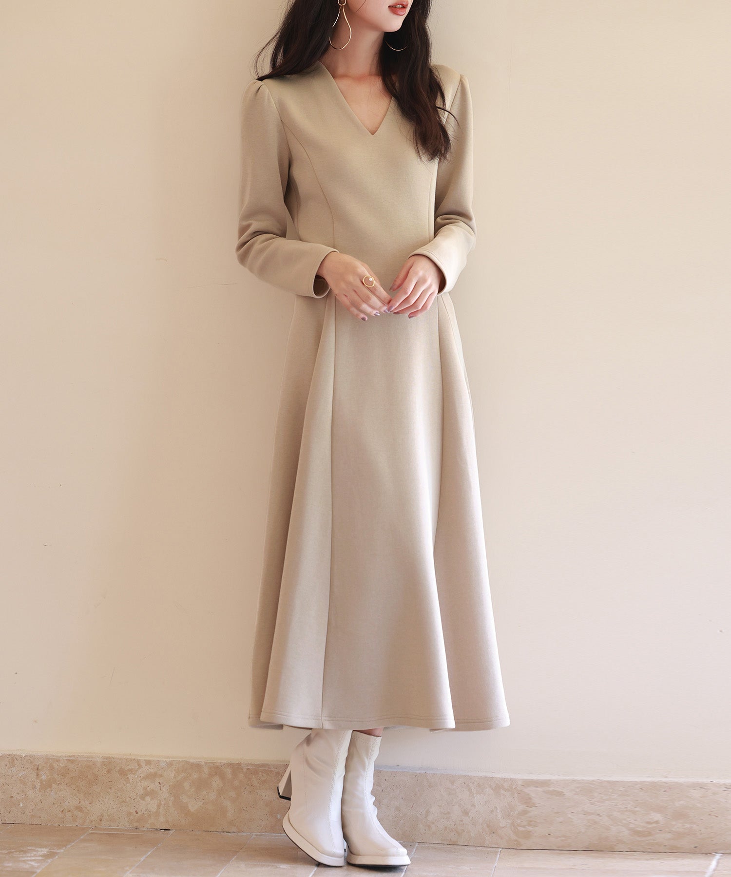 ポンチ素材Vネックゴアードワンピースsdp0177 ベージュ – [公式]SAISON