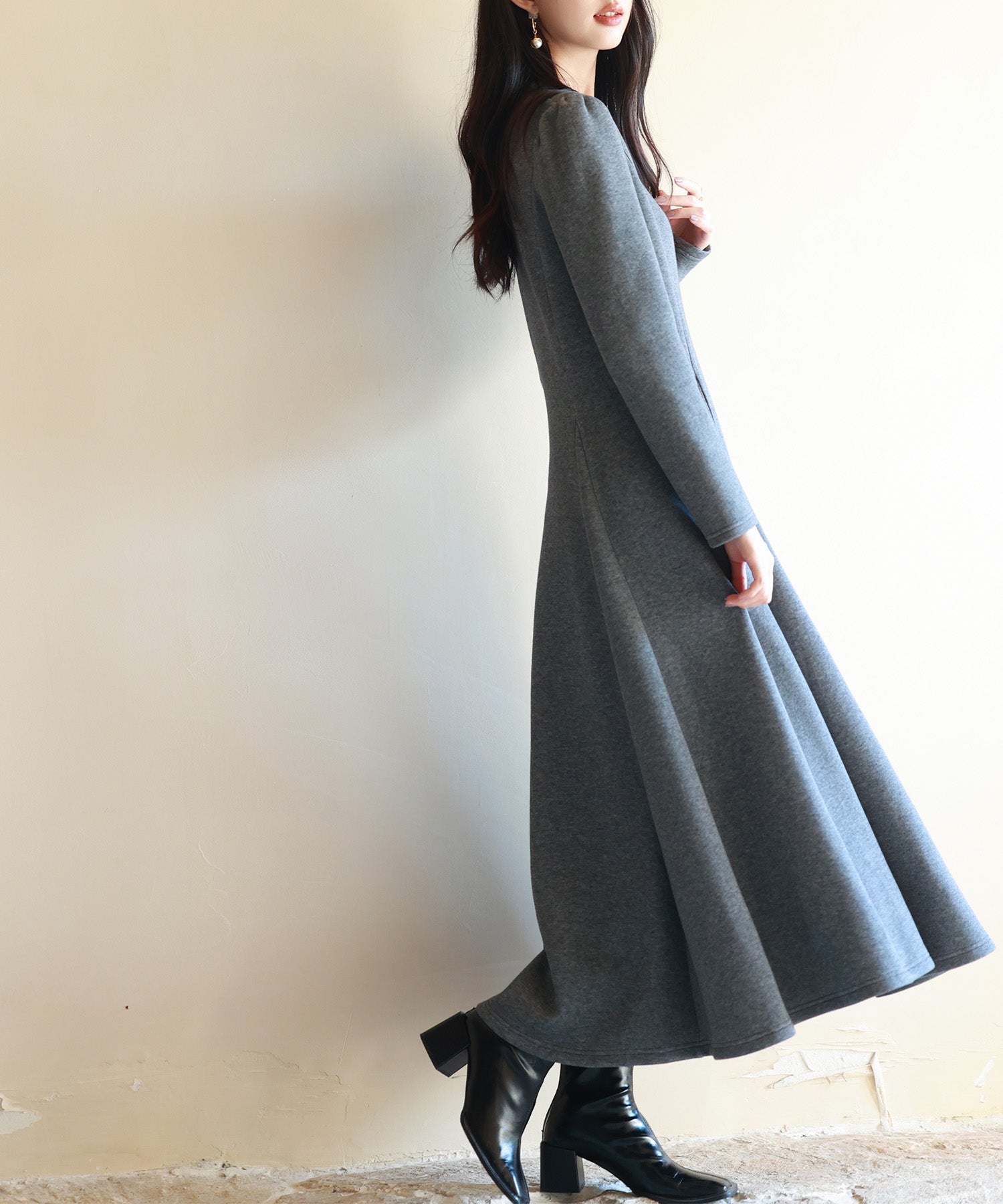 ポンチ素材Vネックゴアードワンピースsdp0177 チャコール – [公式