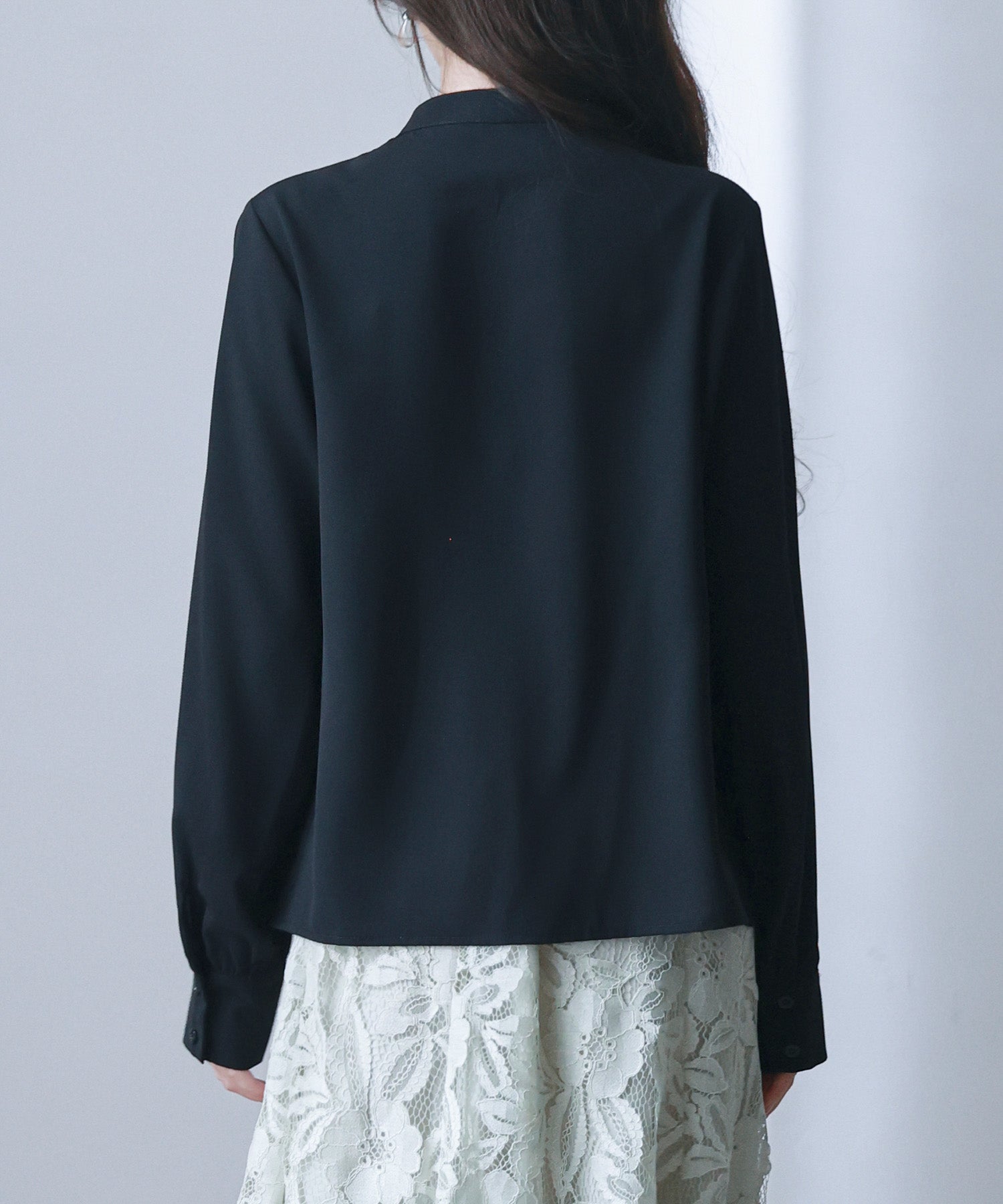 khajumブラウス ブラック BLACK FORMAL ソフトダブルジョーゼット ボートネックタックブラウス