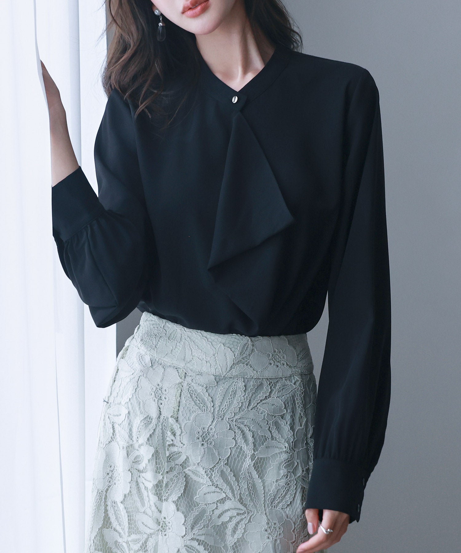 とろみ生地フリル金ボタンブラウスsdp0249 ブラック – [公式]SAISON DE