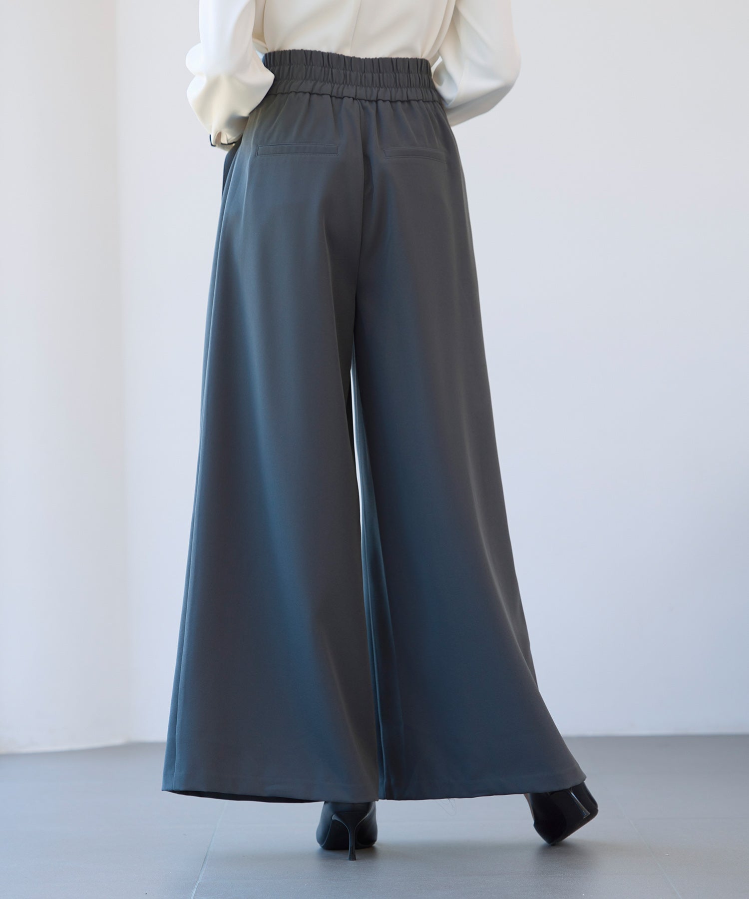 ぽむ　チャコールグレーXS ウォシャブルワイドストレートパンツ【CLEAN MOTION】 N.O.R.C｜クロス