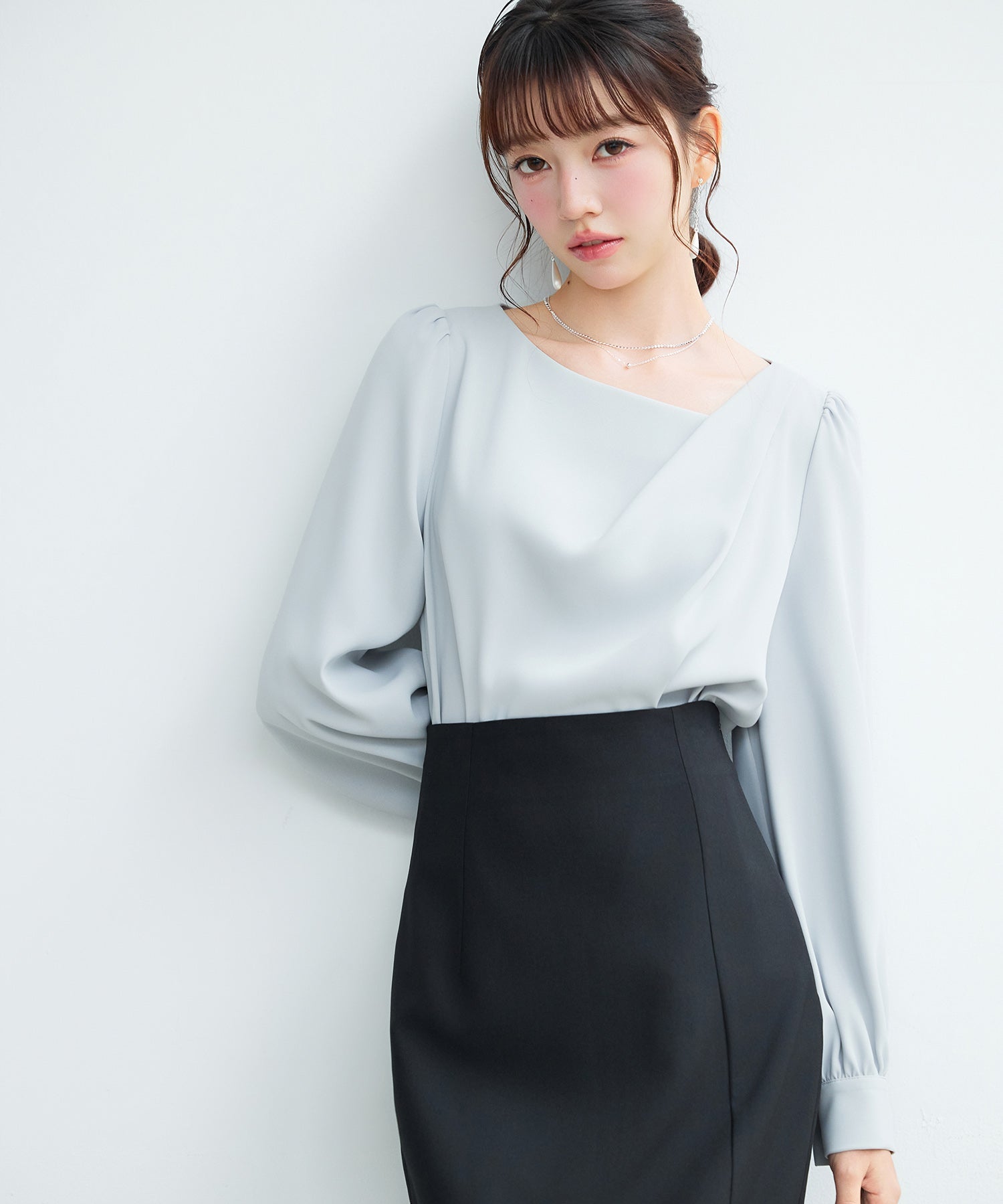 ニュアンスネック長袖ブラウス ｜ 全4色 × 3サイズ