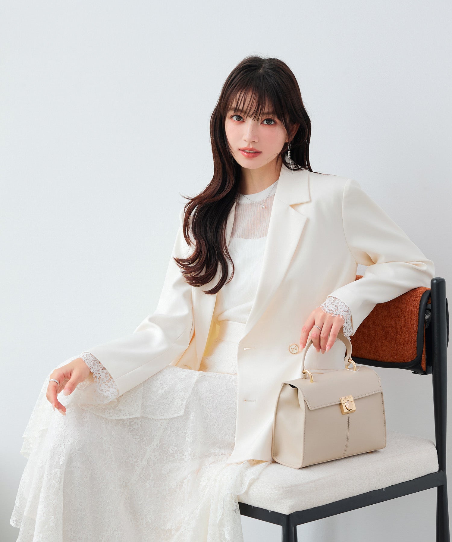 上品なダブルボタンテーラードジャケット