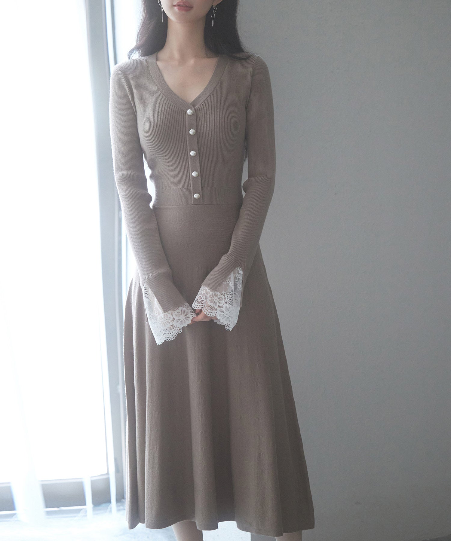 パールボタンワンピース カーキ 再入荷】バックパールニットワンピース(カーキ) - seventen