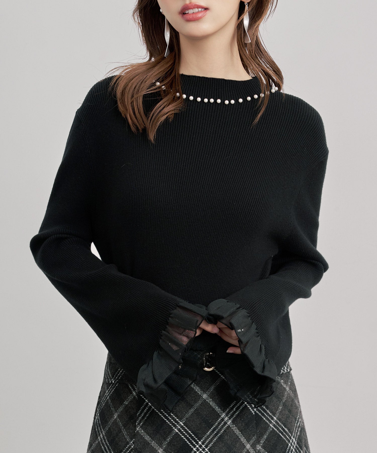 襟パール付リブ編みニットトップス
sdp8069 ブラック