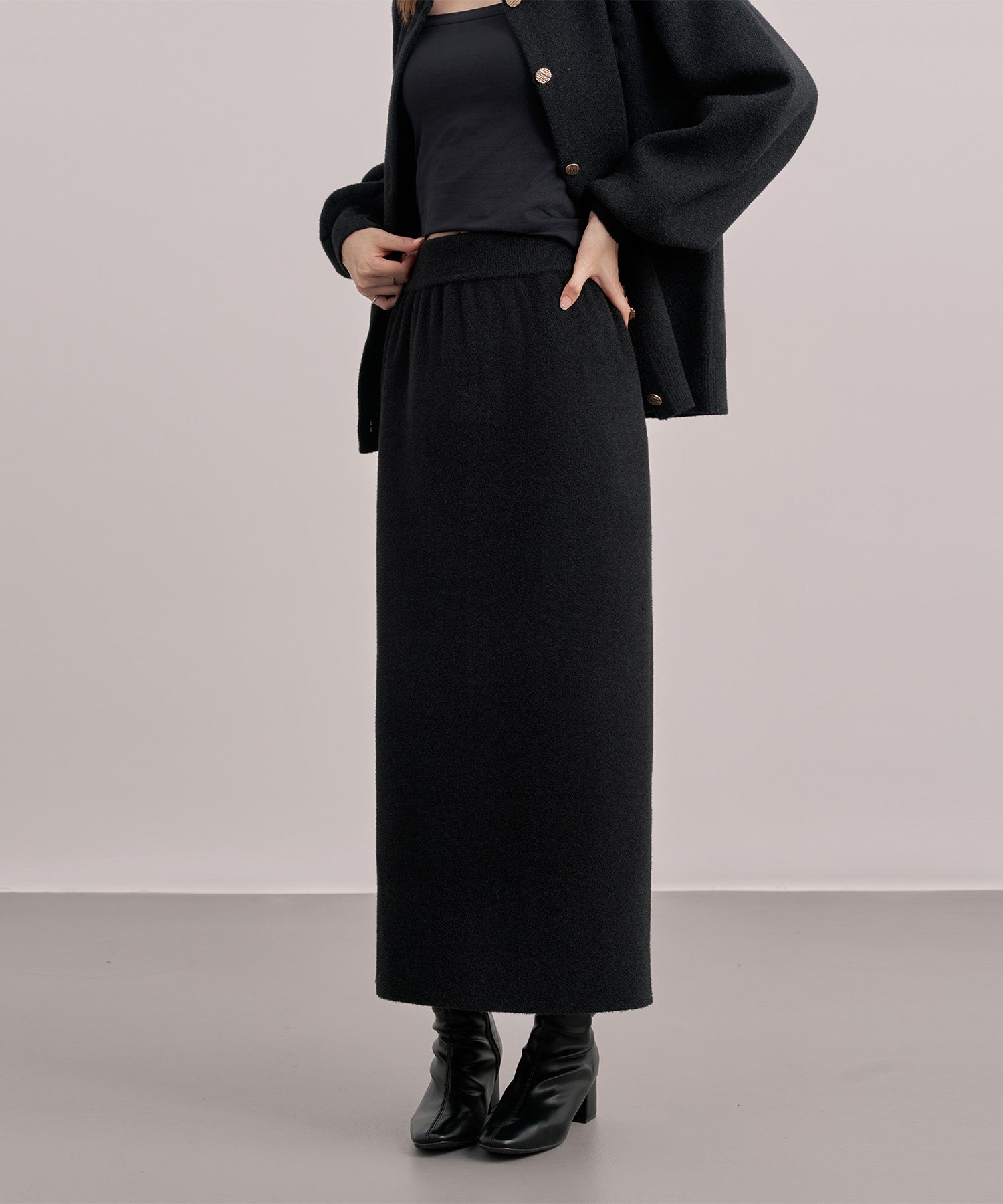 防風　裏地付き　ニット　セットアップ　ブラック　サイズS 新品タグ付　秋冬 フレアリラックスニットセットアップ | BLATE