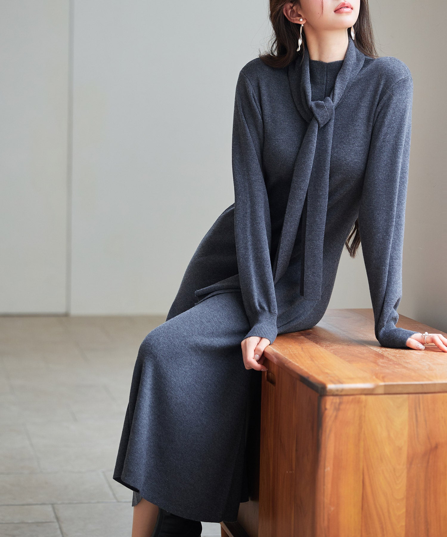 共布マフラー付きニットミディ丈ワンピースsdp8107 チャコールグレー