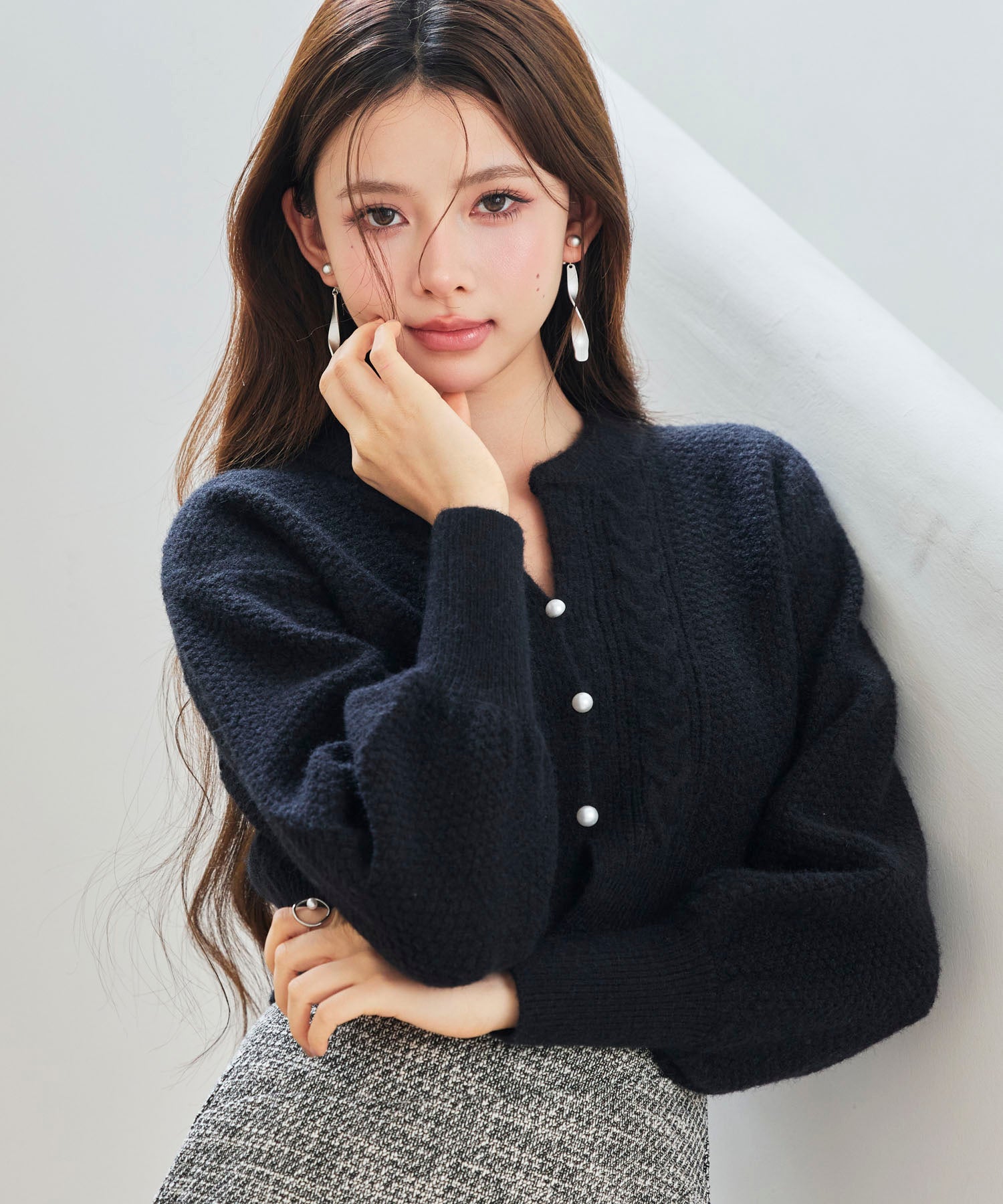 TOCCA黒ショート丈シルクカーディガン TOCCA（トッカ） カーディガン GLOW CORSAGE KNIT ニットカーディガン