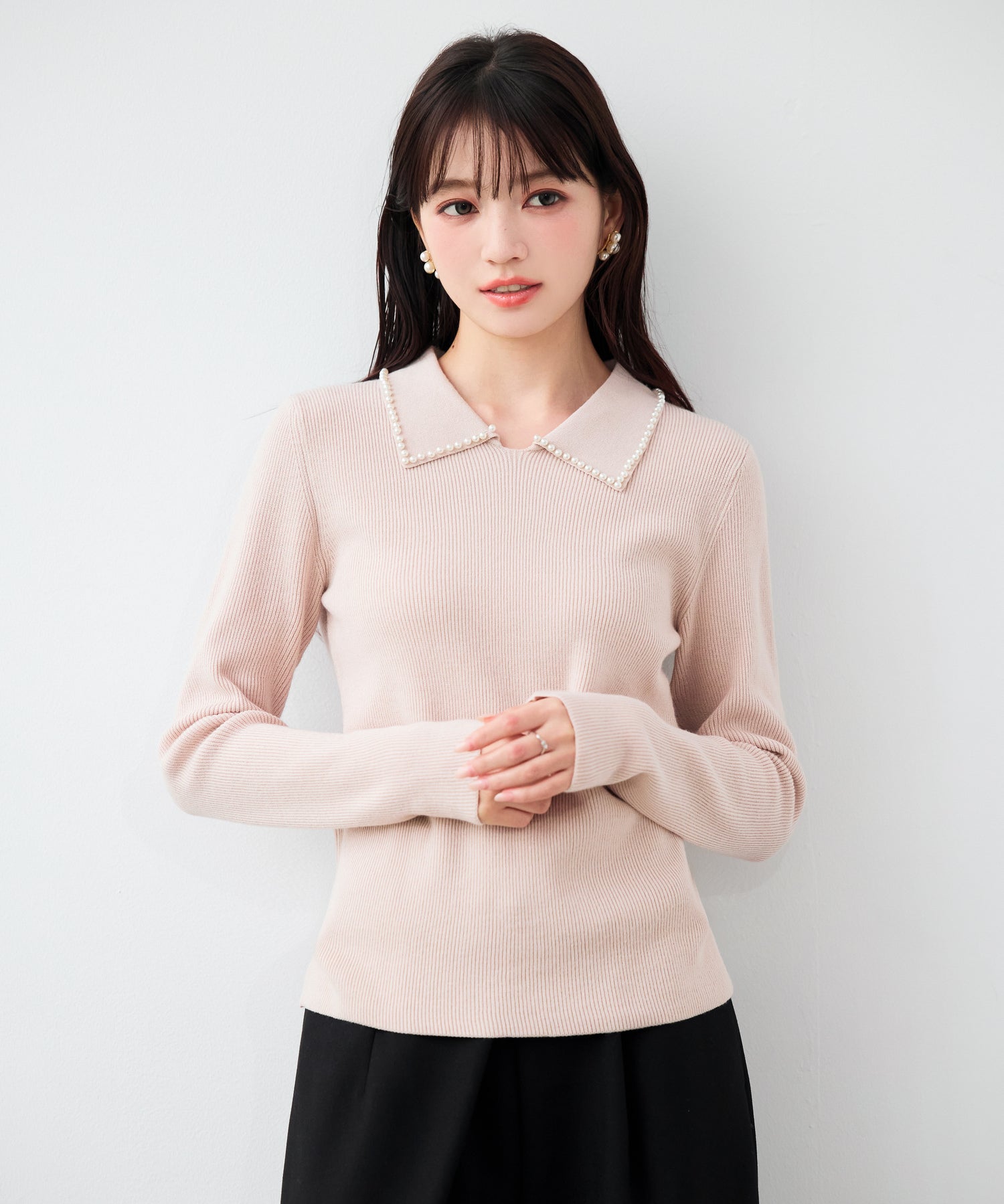 パール襟が華やかなリブ編みニット