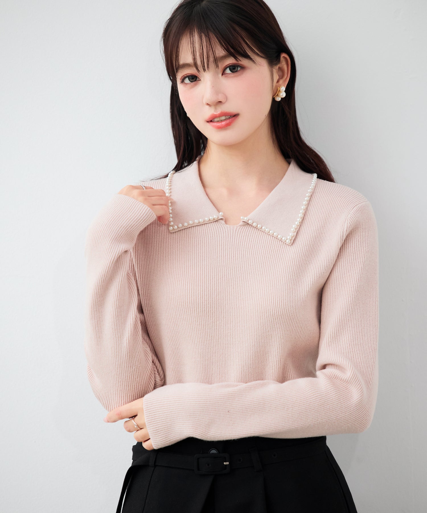 パール襟が華やかなリブ編みニット
