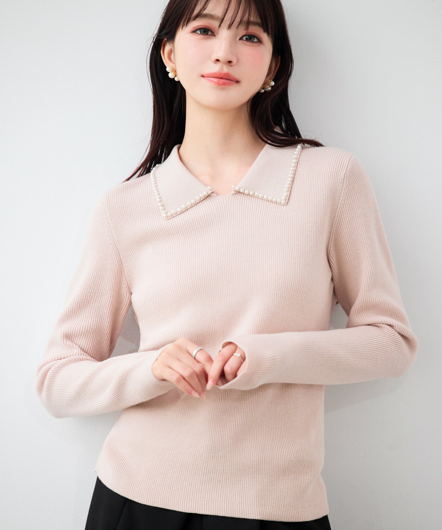 パール襟が華やかなリブ編みニット