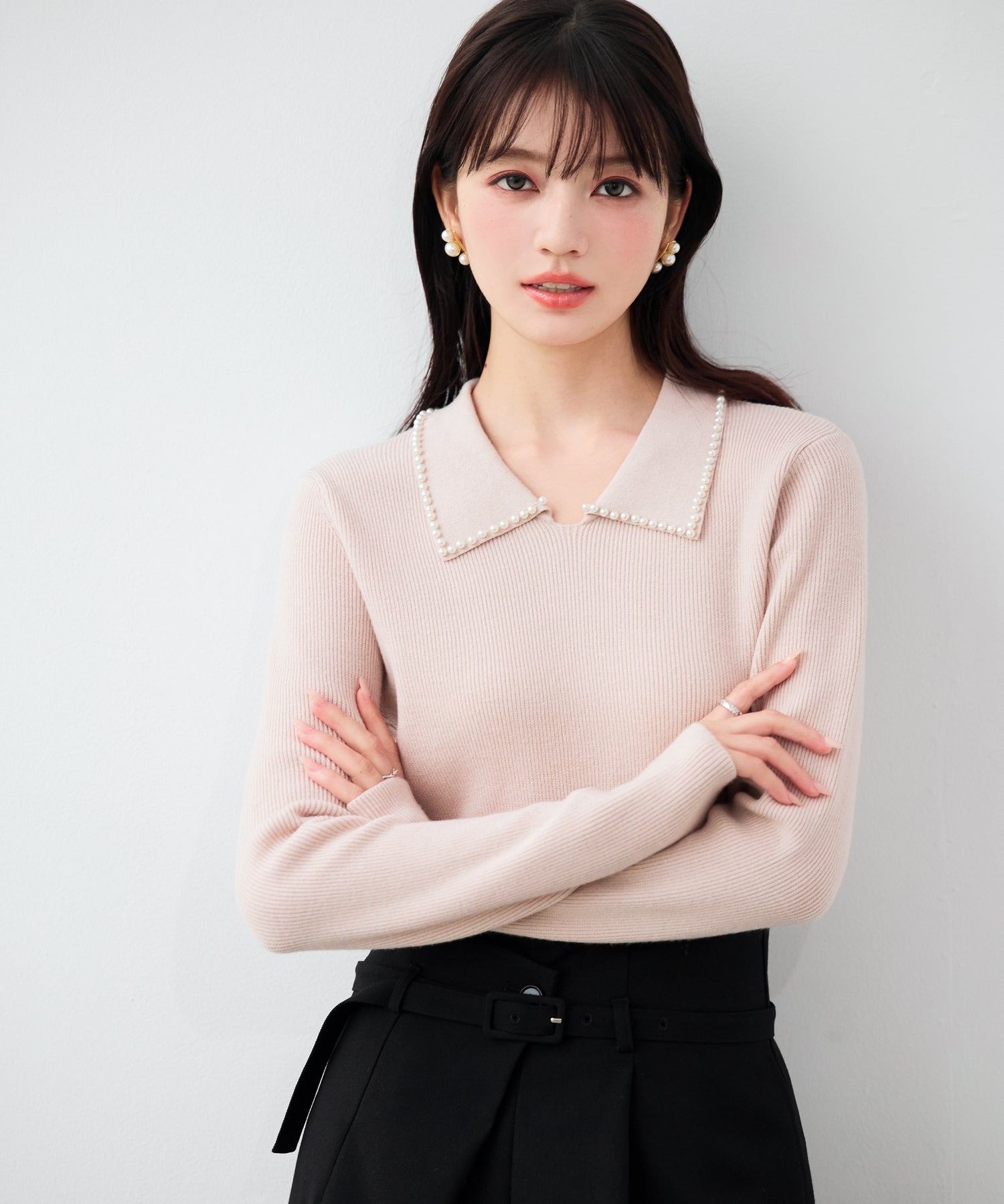 パール襟が華やかなリブ編みニット