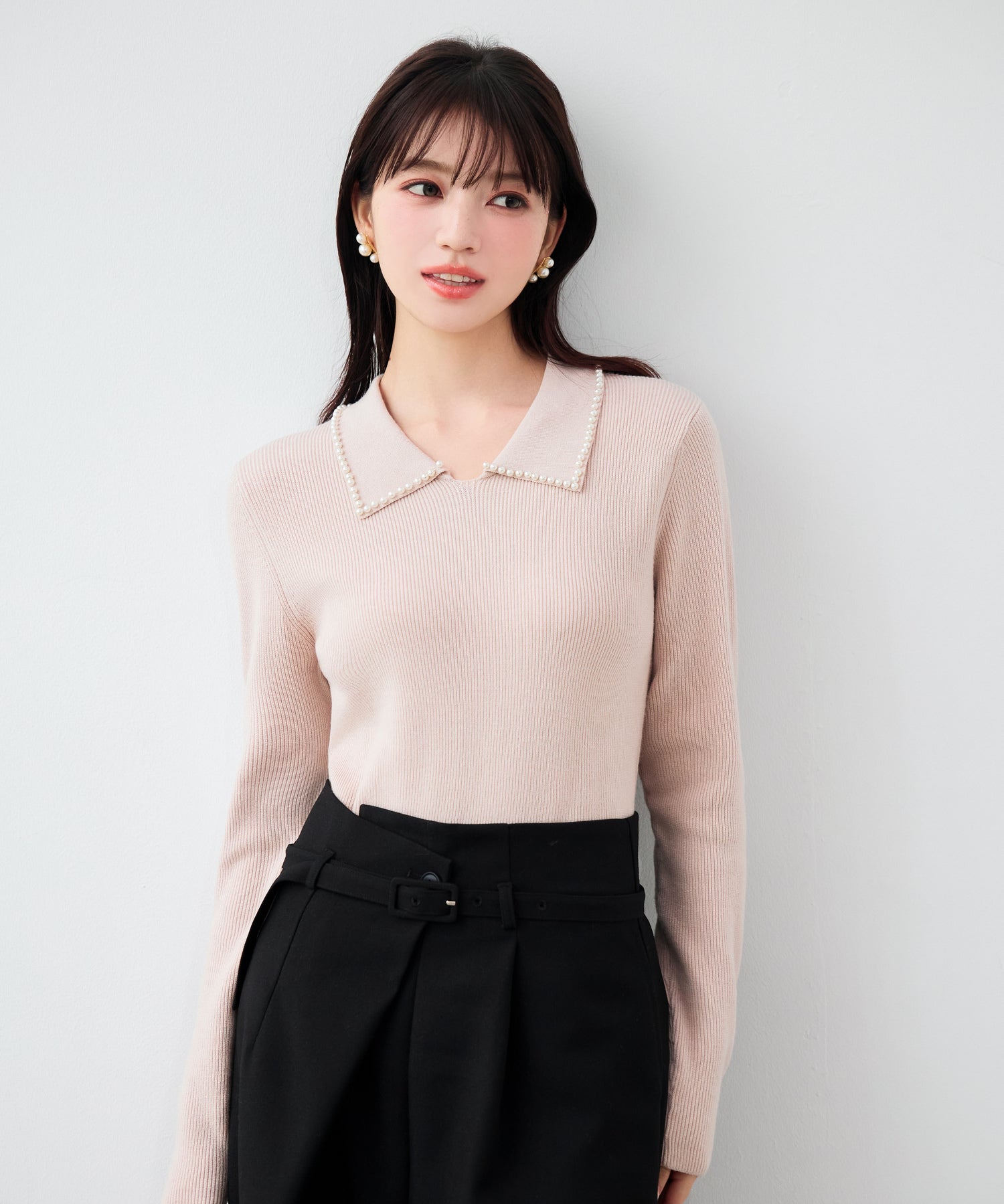 パール襟が華やかなリブ編みニット