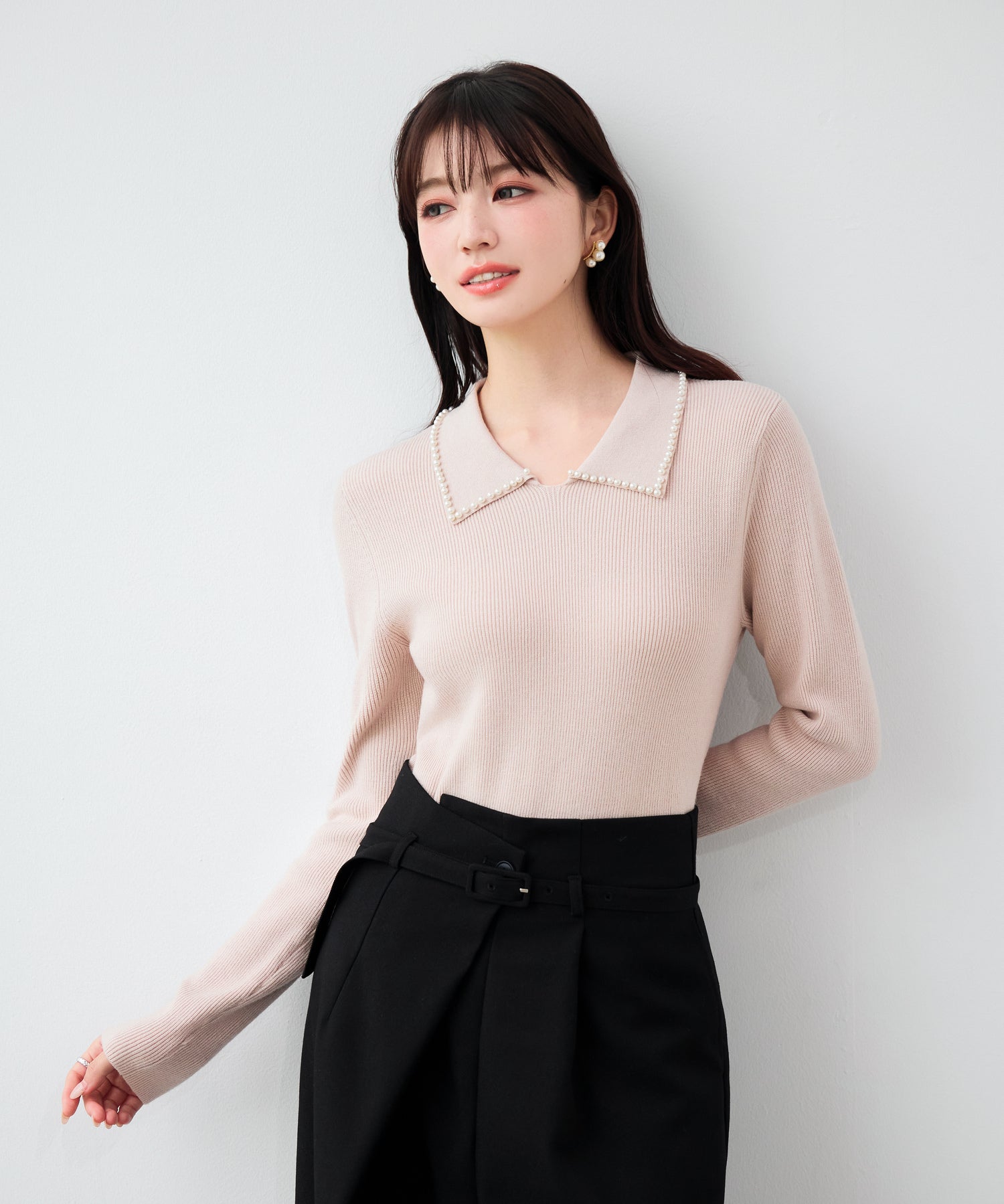 パール襟が華やかなリブ編みニット