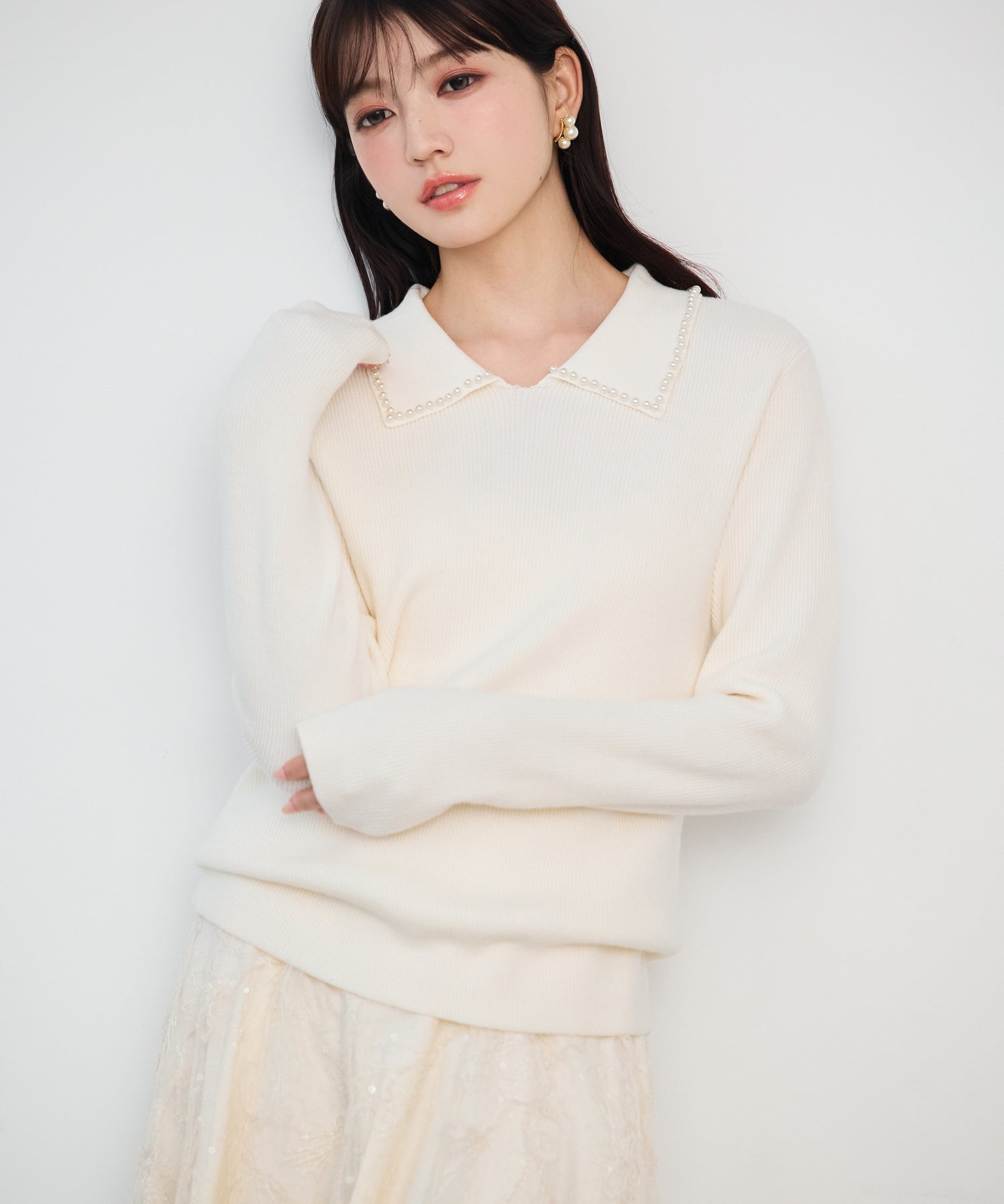 パール襟が華やかなリブ編みニット