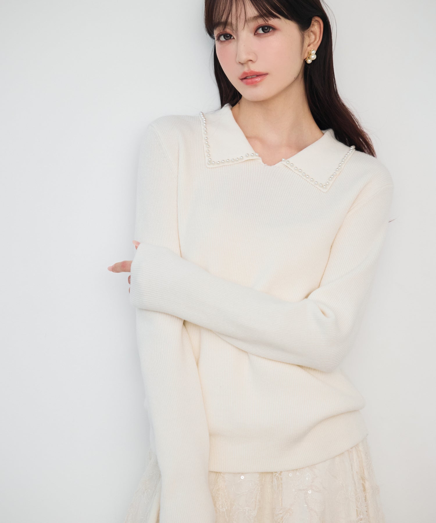 パール襟が華やかなリブ編みニット