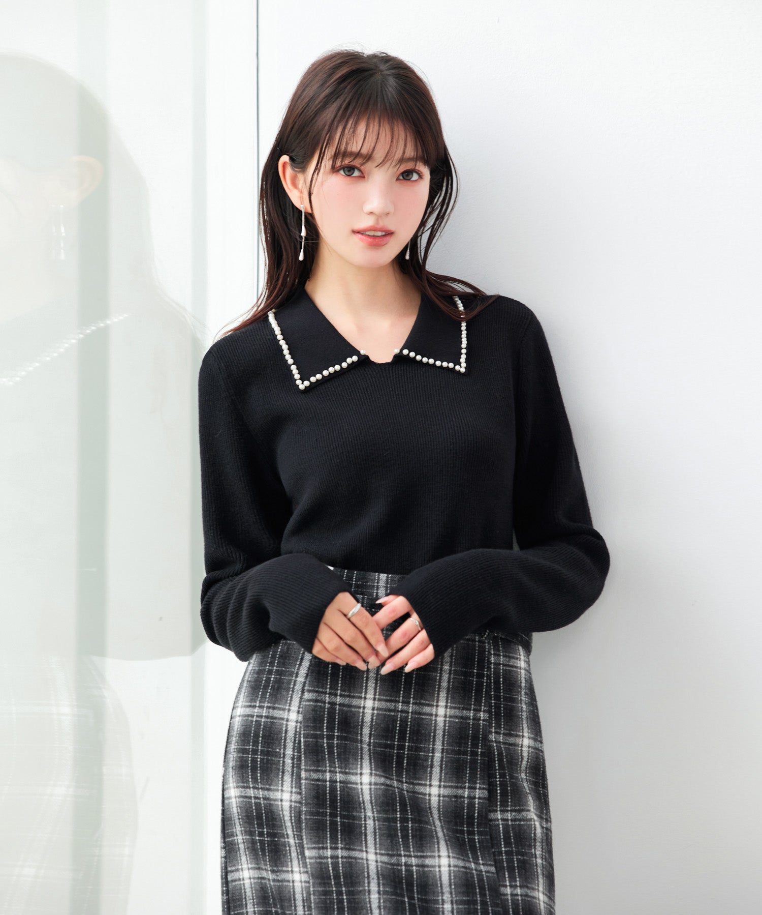 パール襟が華やかなリブ編みニット