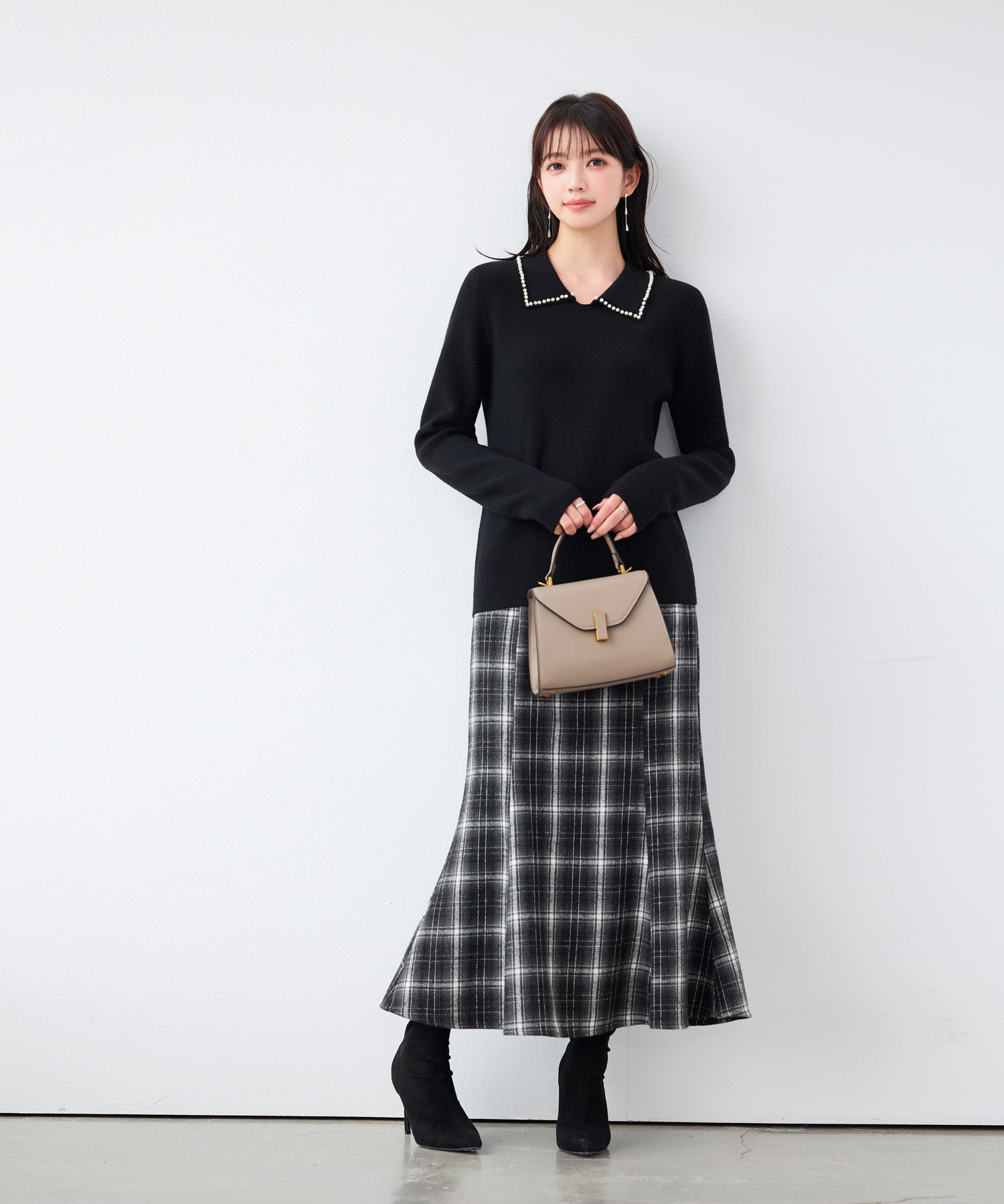 パール襟が華やかなリブ編みニット
