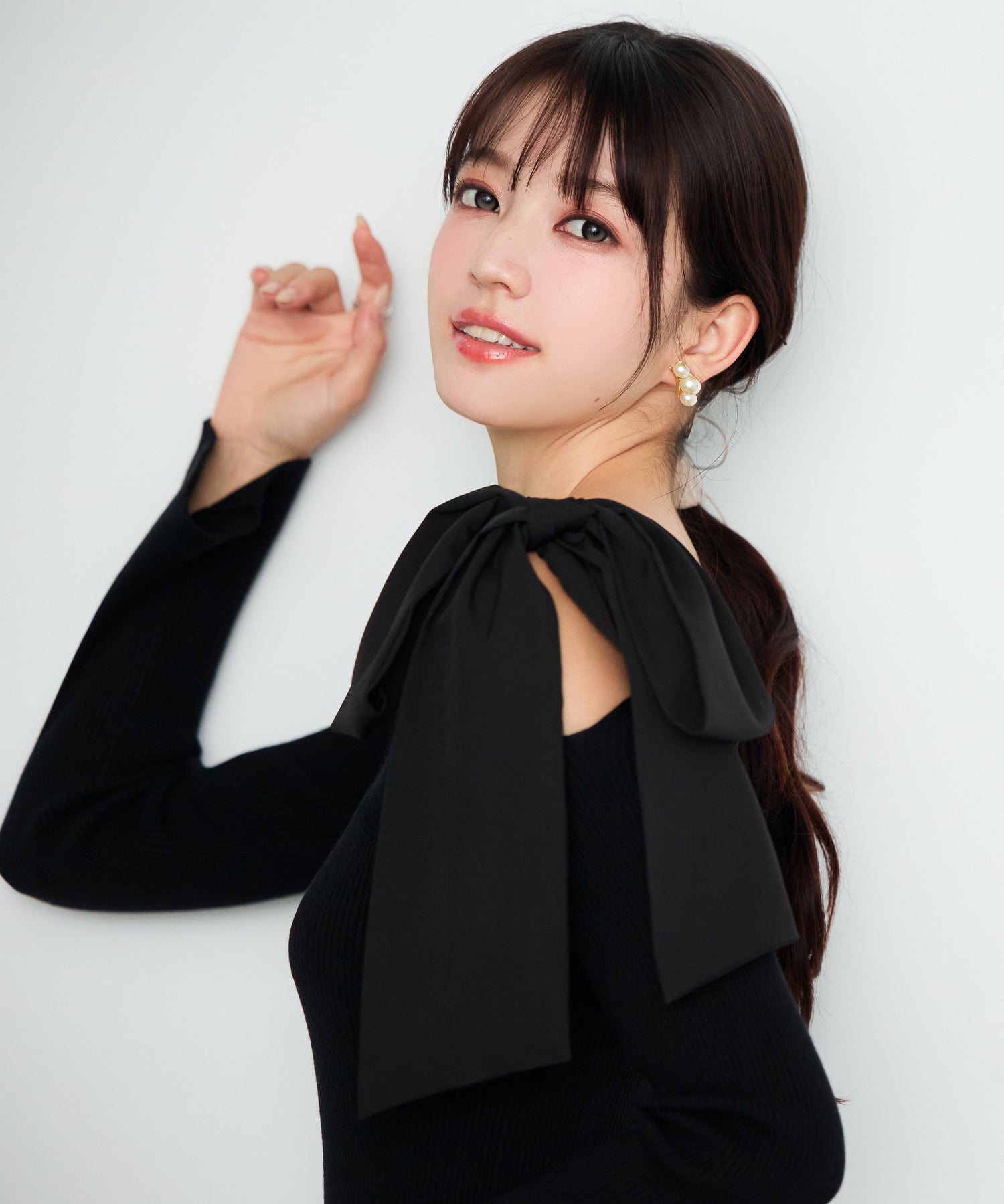 ワンショルダーリボンリブ編みニット