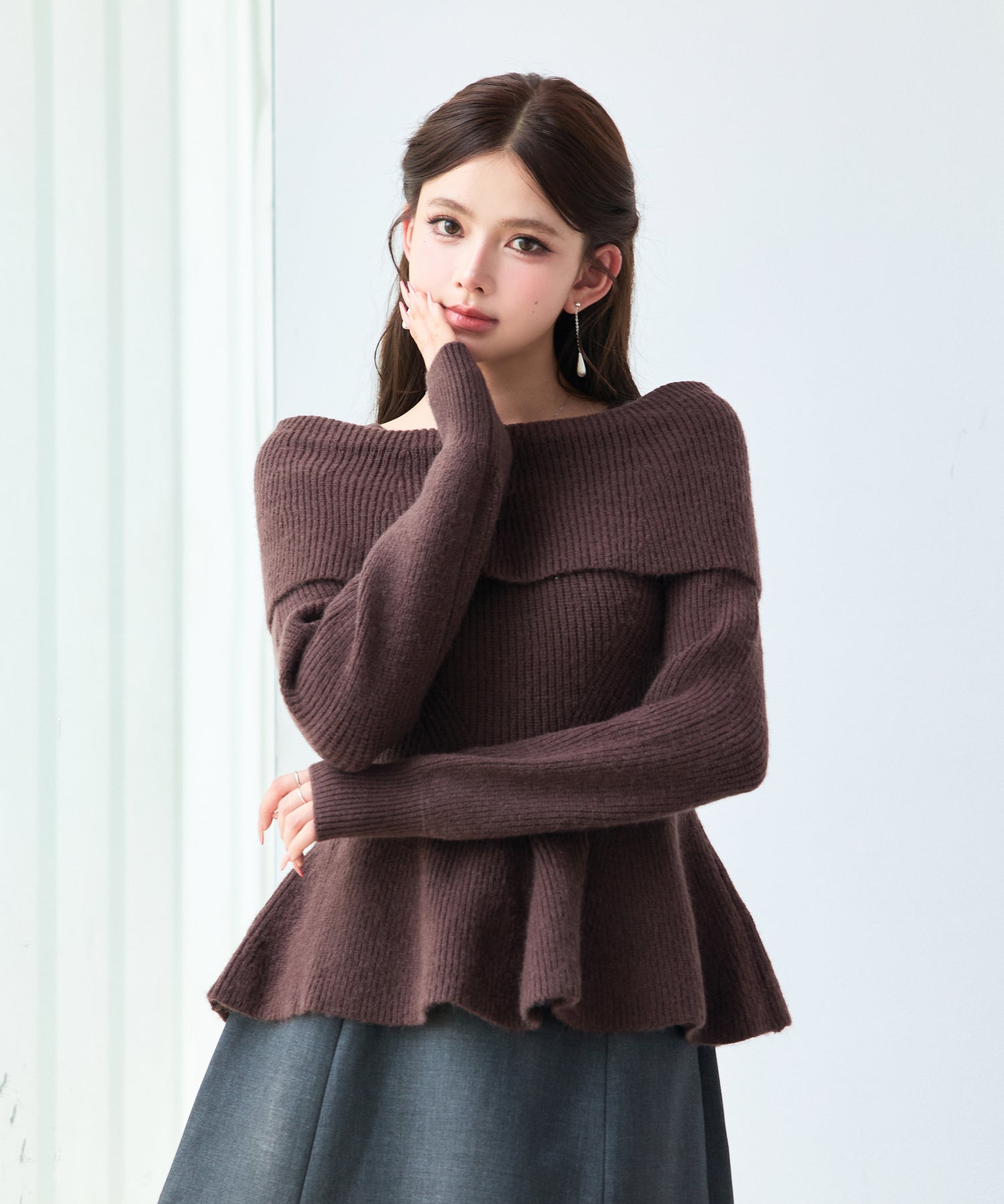 ワイド襟オフショルダーペプラムリブニット