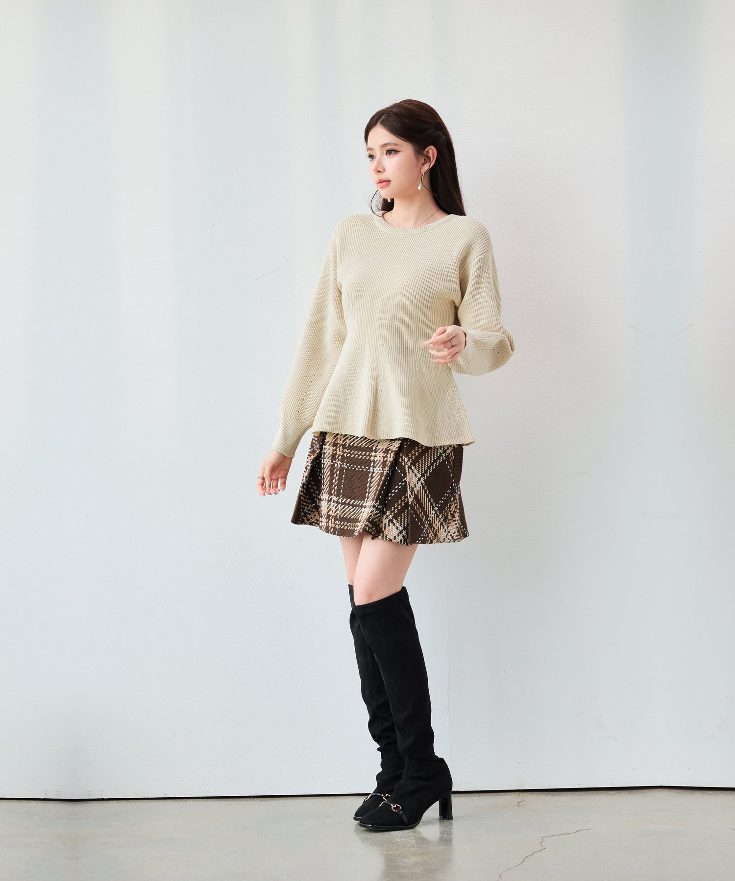 3wayの着こなしを楽しめる軽やかニット