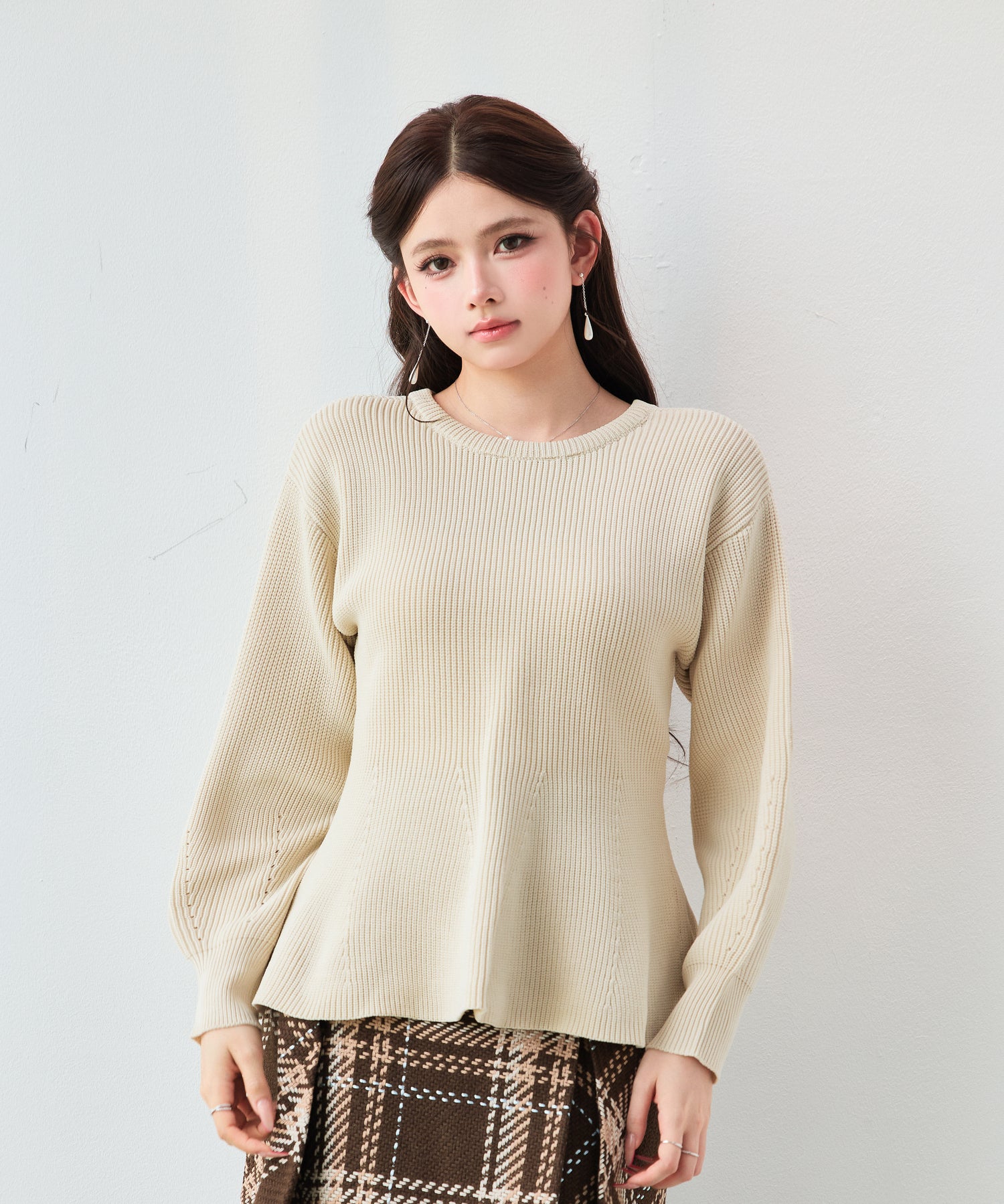 3wayの着こなしを楽しめる軽やかニット