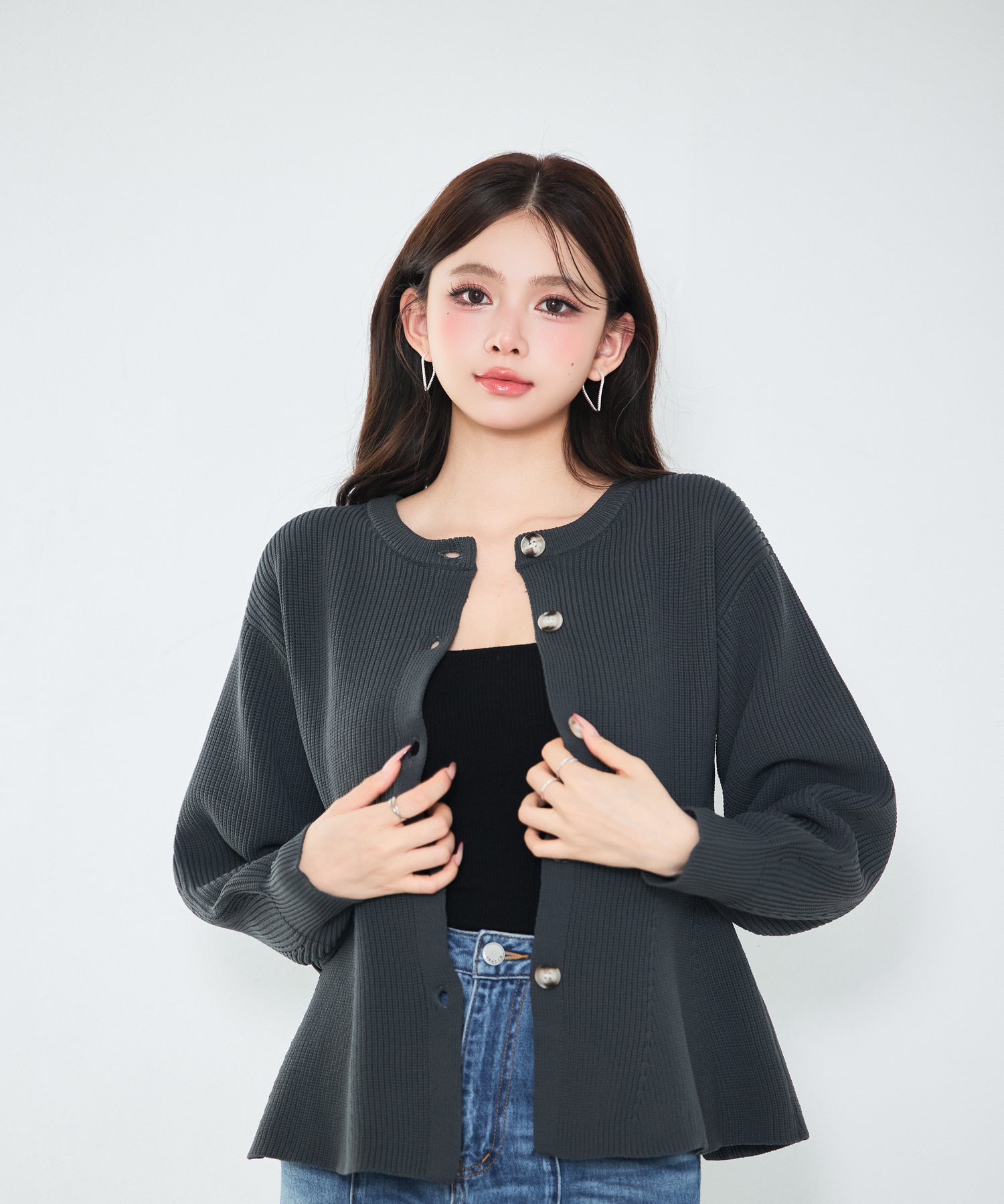 3wayの着こなしを楽しめる軽やかニット