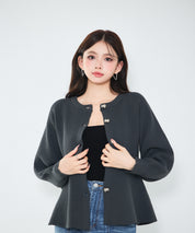 3wayの着こなしを楽しめる軽やかニット