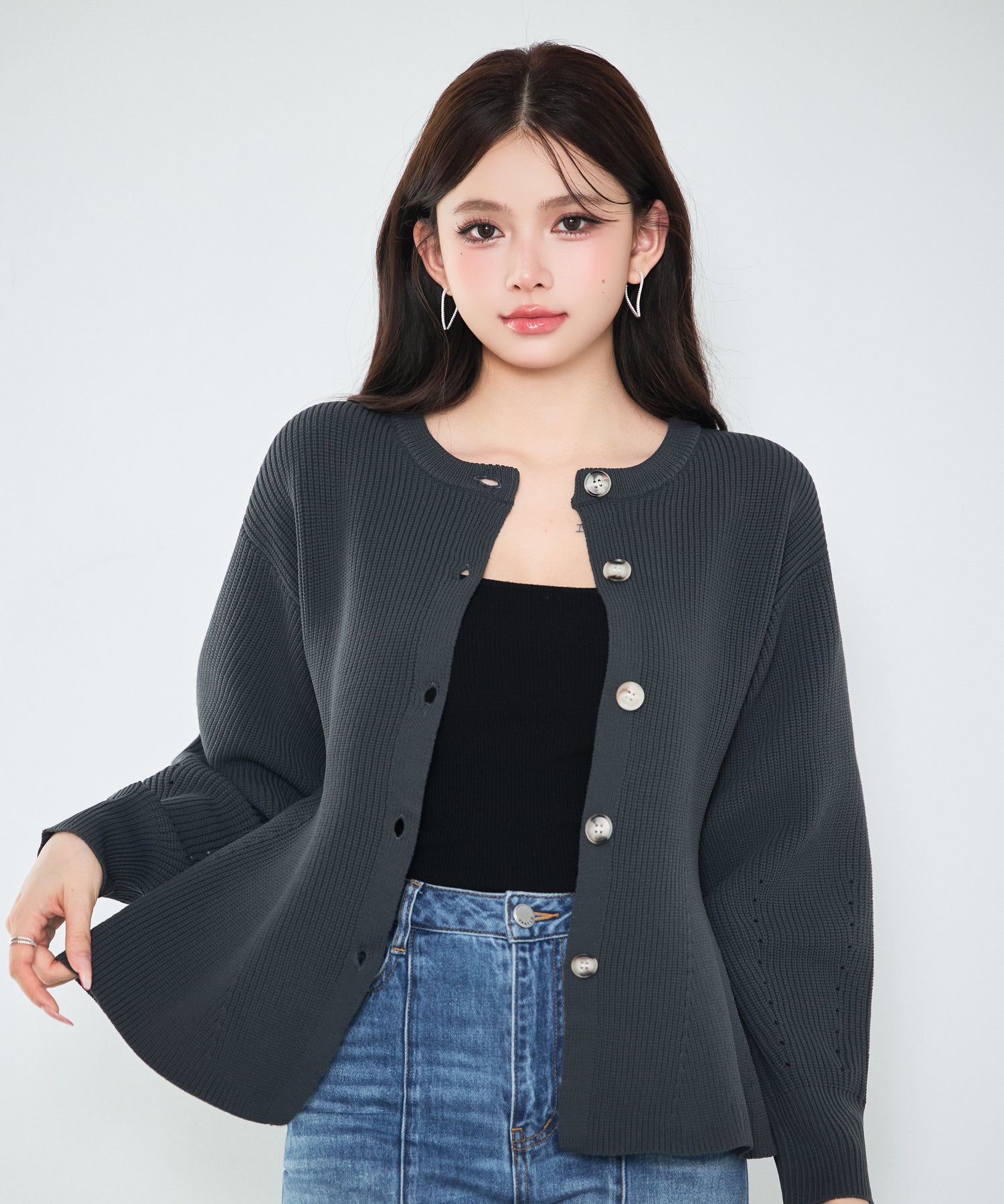 3wayの着こなしを楽しめる軽やかニット