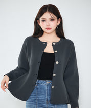 3wayの着こなしを楽しめる軽やかニット