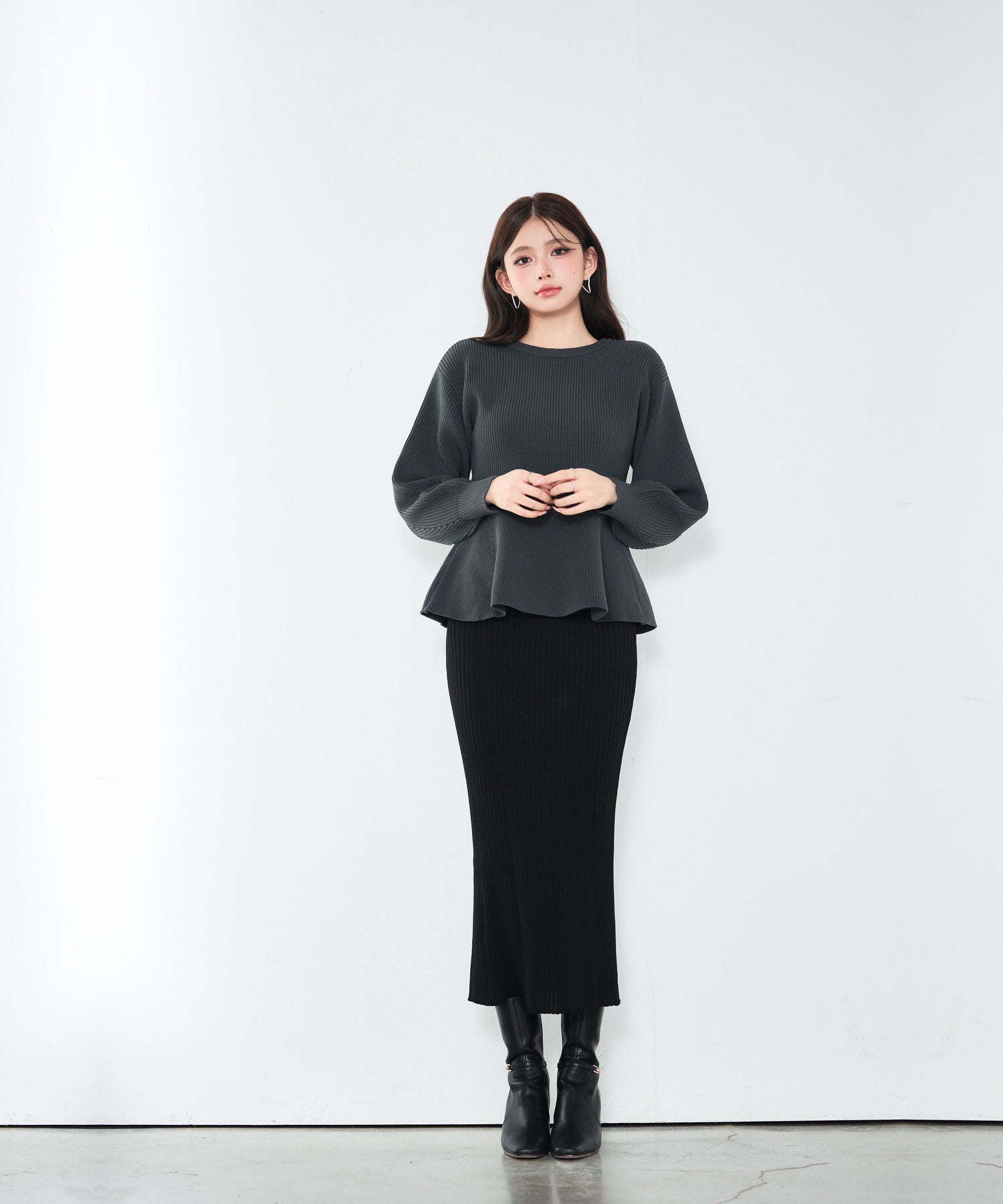 3wayの着こなしを楽しめる軽やかニット