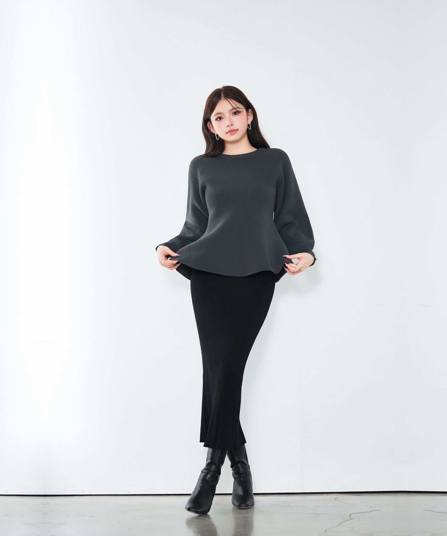 3wayの着こなしを楽しめる軽やかニット