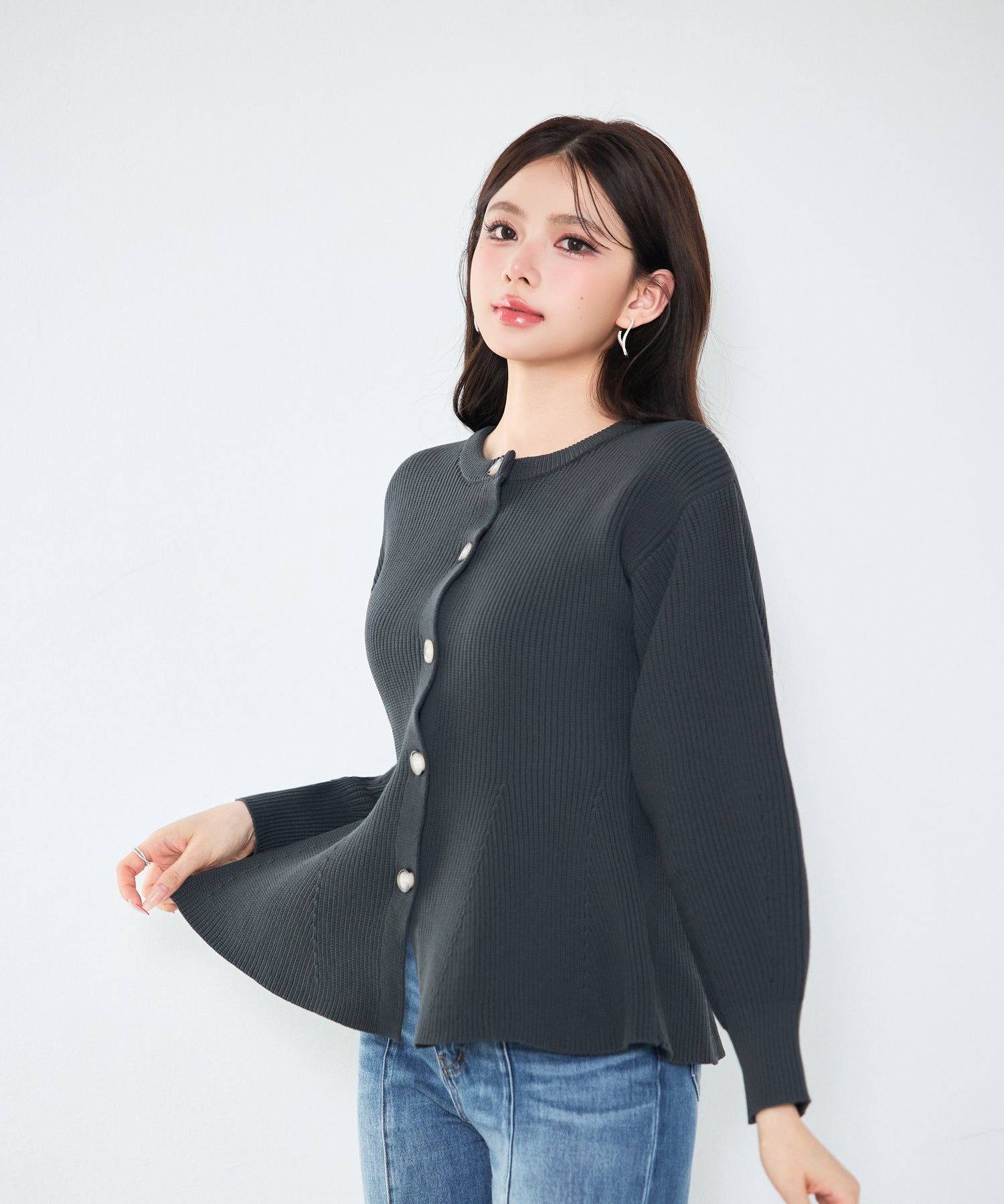 3wayの着こなしを楽しめる軽やかニット